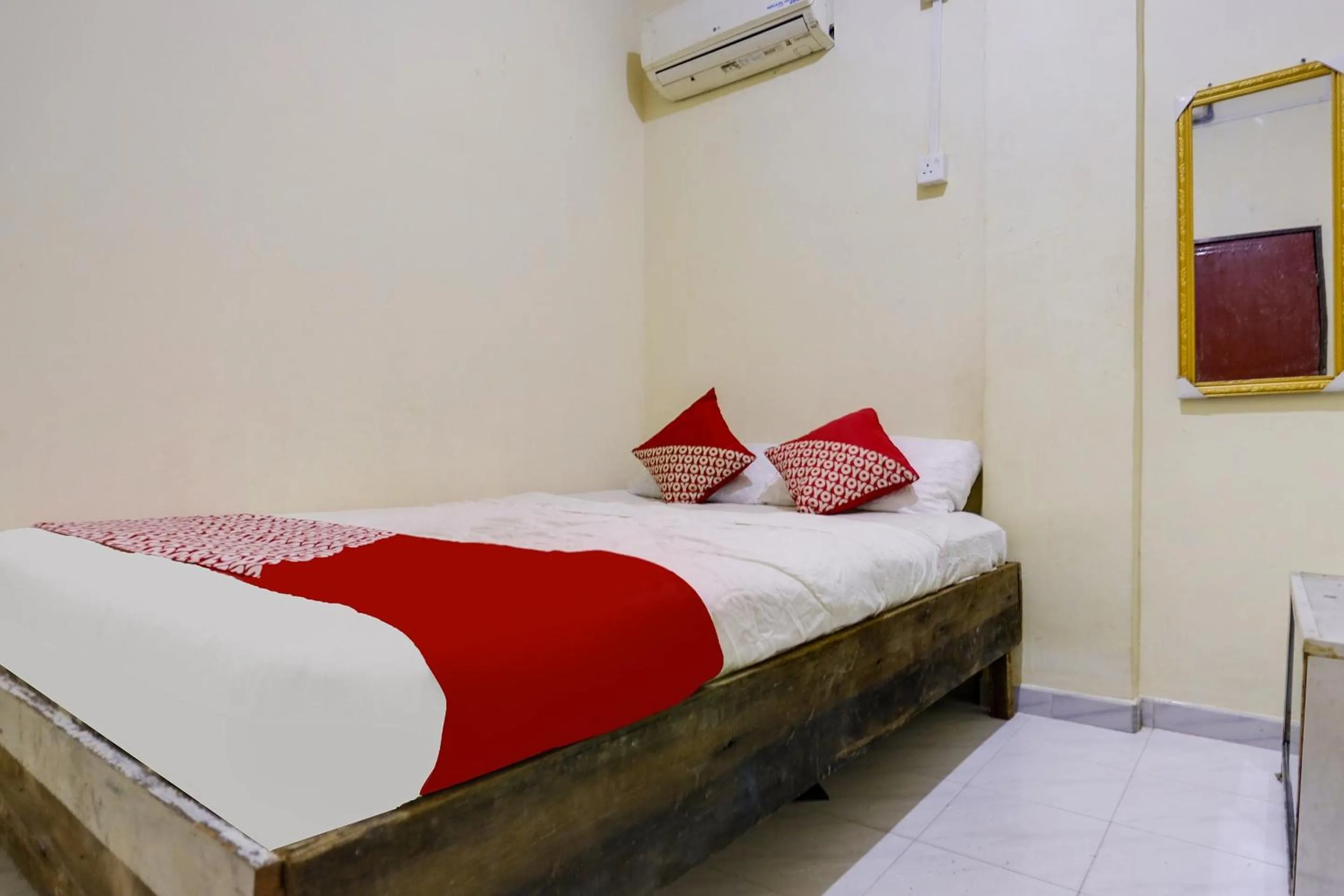 Bedroom, Bed in Hotel O Ringin Pitu 1 Syariah