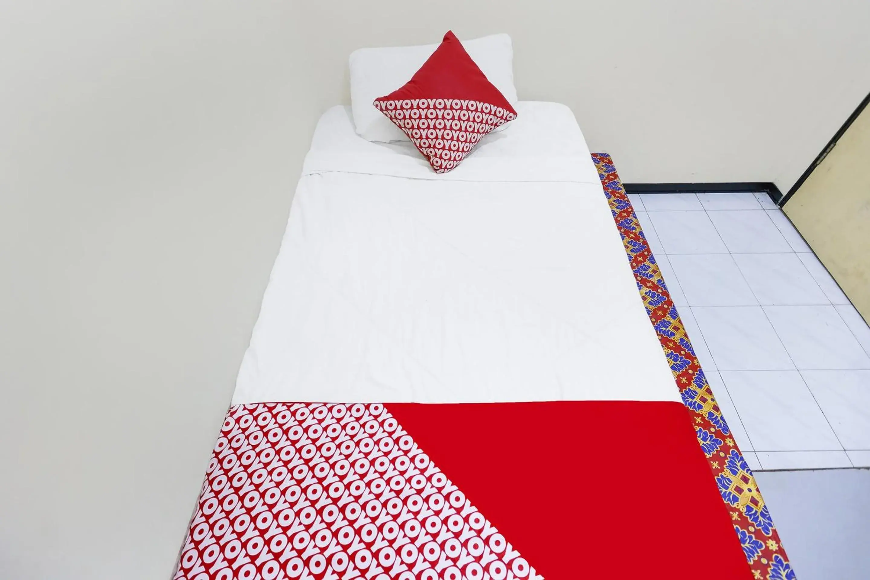 Small Single Room - single occupancy in Hotel O Ringin Pitu 2 SyariahNearAnugrah Sinar Lautan Small Single Room - single occupancy in Hotel O Ringin Pitu 2 SyariahNearAnugrah Sinar Lautan