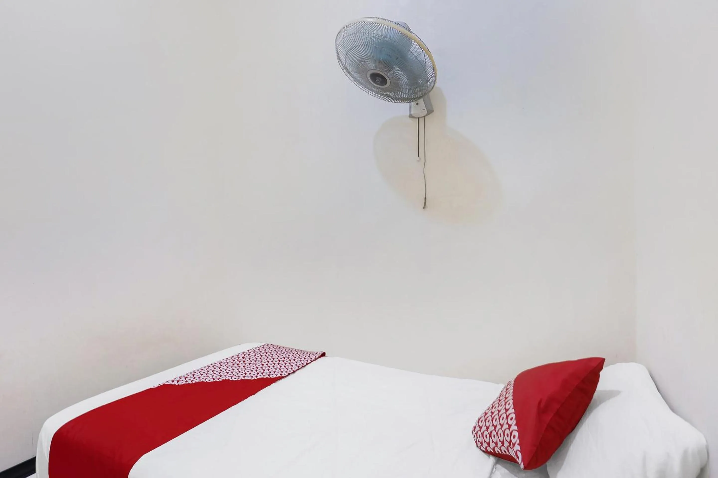 Bedroom, Bed in Hotel O Ringin Pitu 2 SyariahNearAnugrah Sinar Lautan