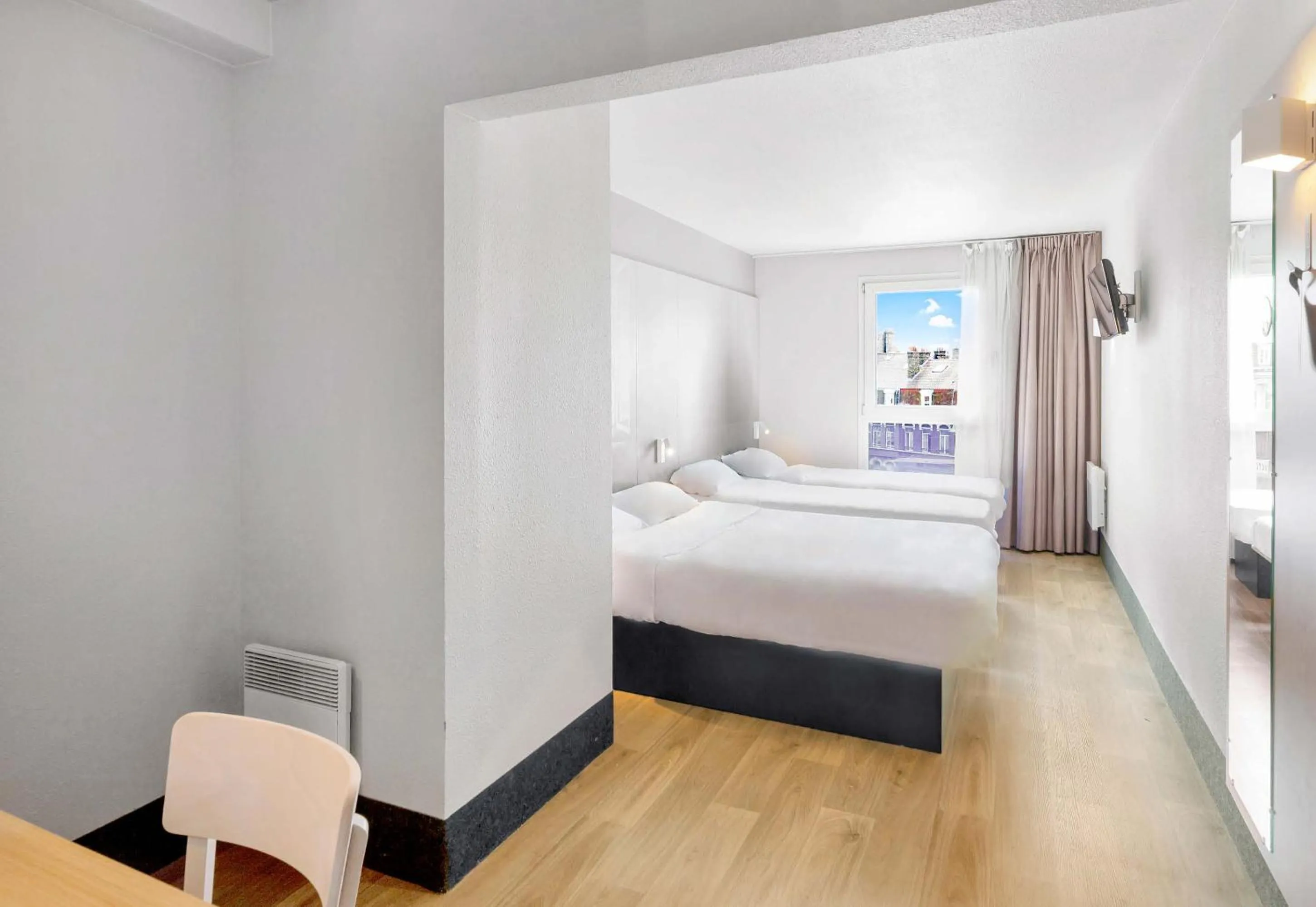 Bedroom, Bed in B&B HOTEL Dunkerque Centre Gare