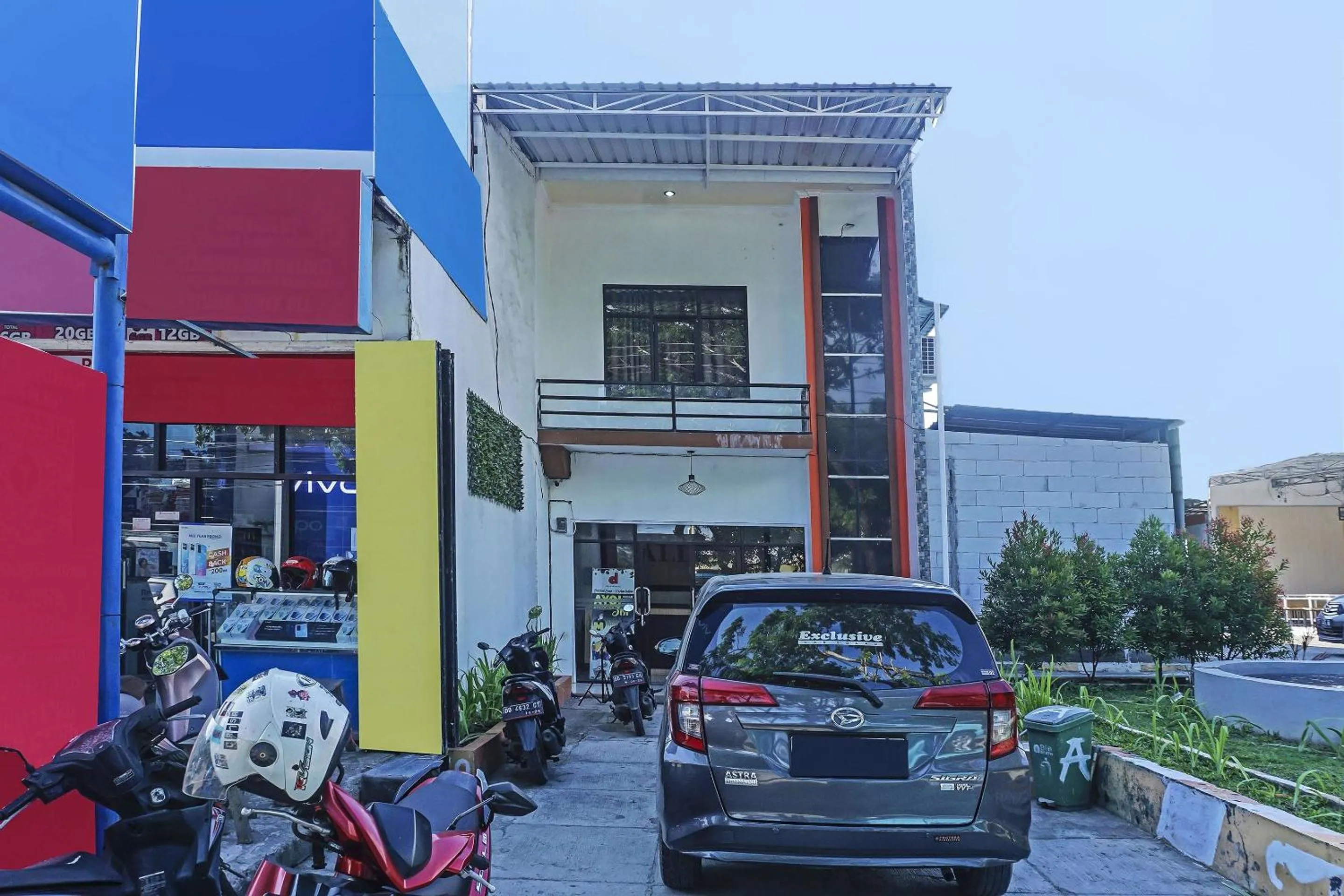 Facade/entrance in Hotel O Dalle 5151 Jeneponto Near Patung kuda, Jeneponto