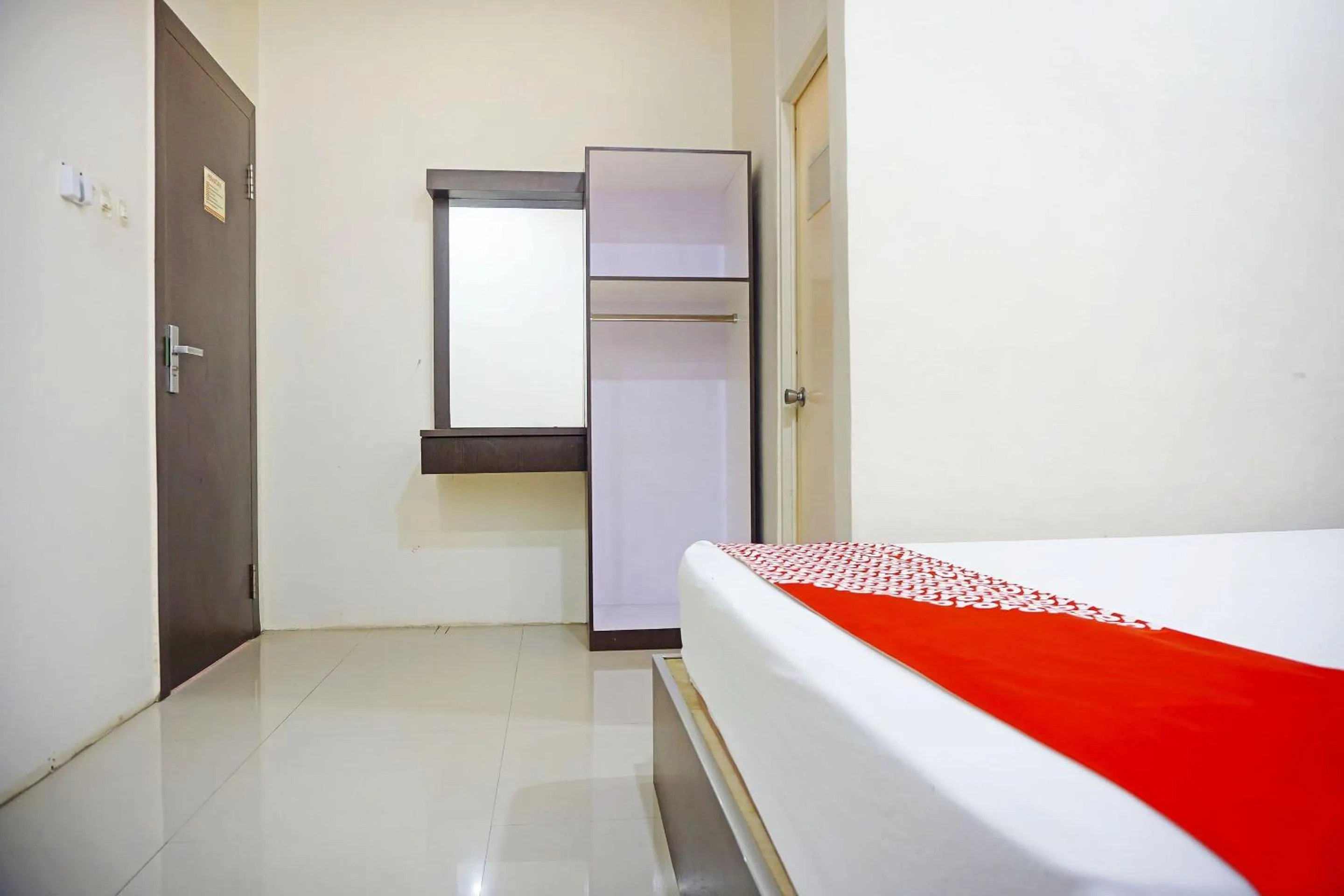 Bedroom, Bed in Hotel O Dalle 5151 Jeneponto Near Patung kuda, Jeneponto