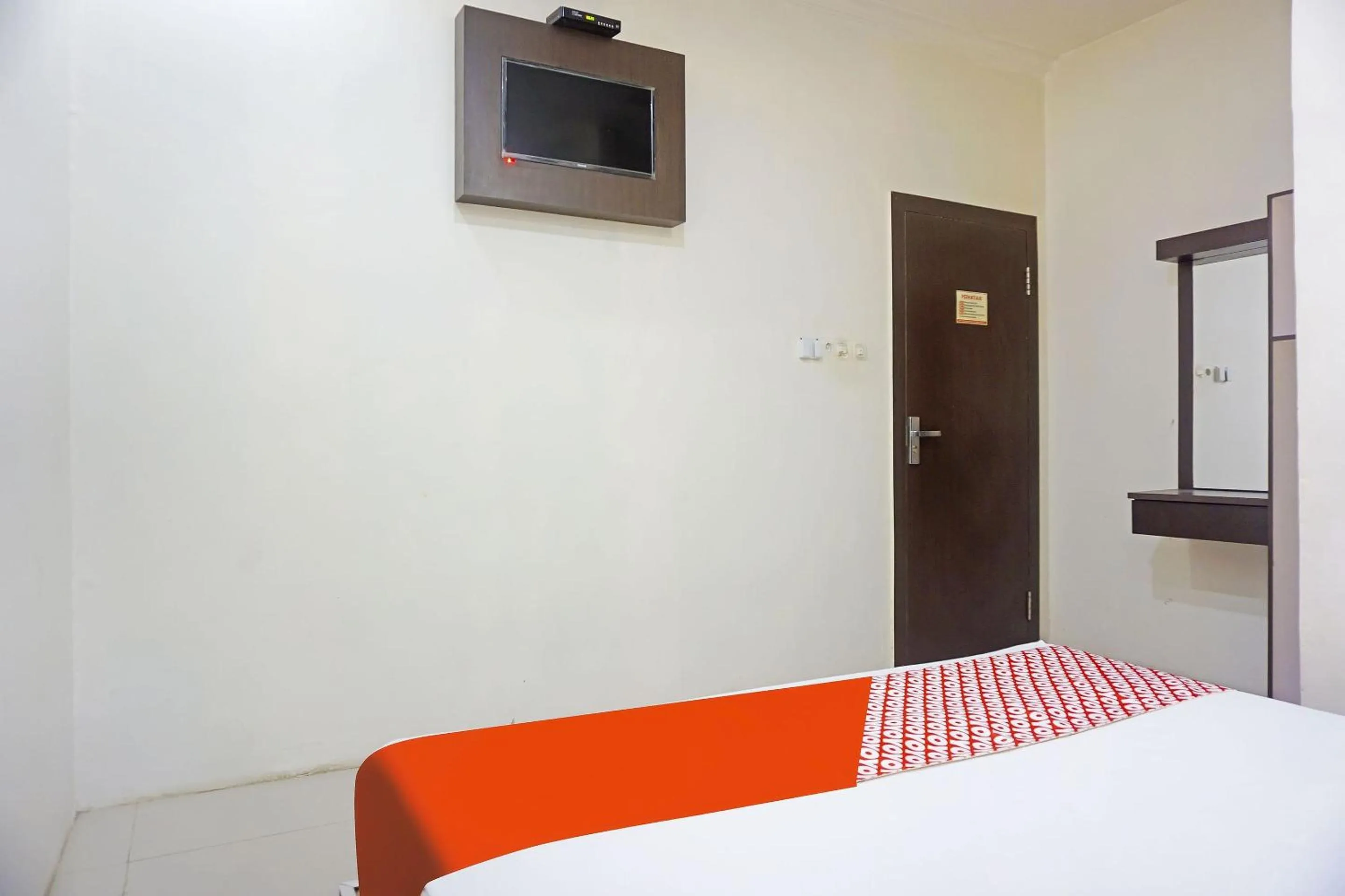 Bedroom, Bed in Hotel O Dalle 5151 Jeneponto Near Patung kuda, Jeneponto