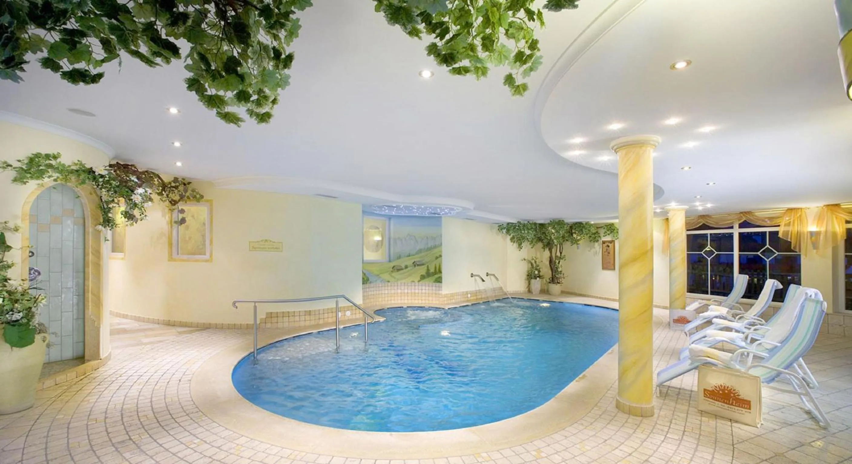 Swimming pool in Hotel Sonnenheim