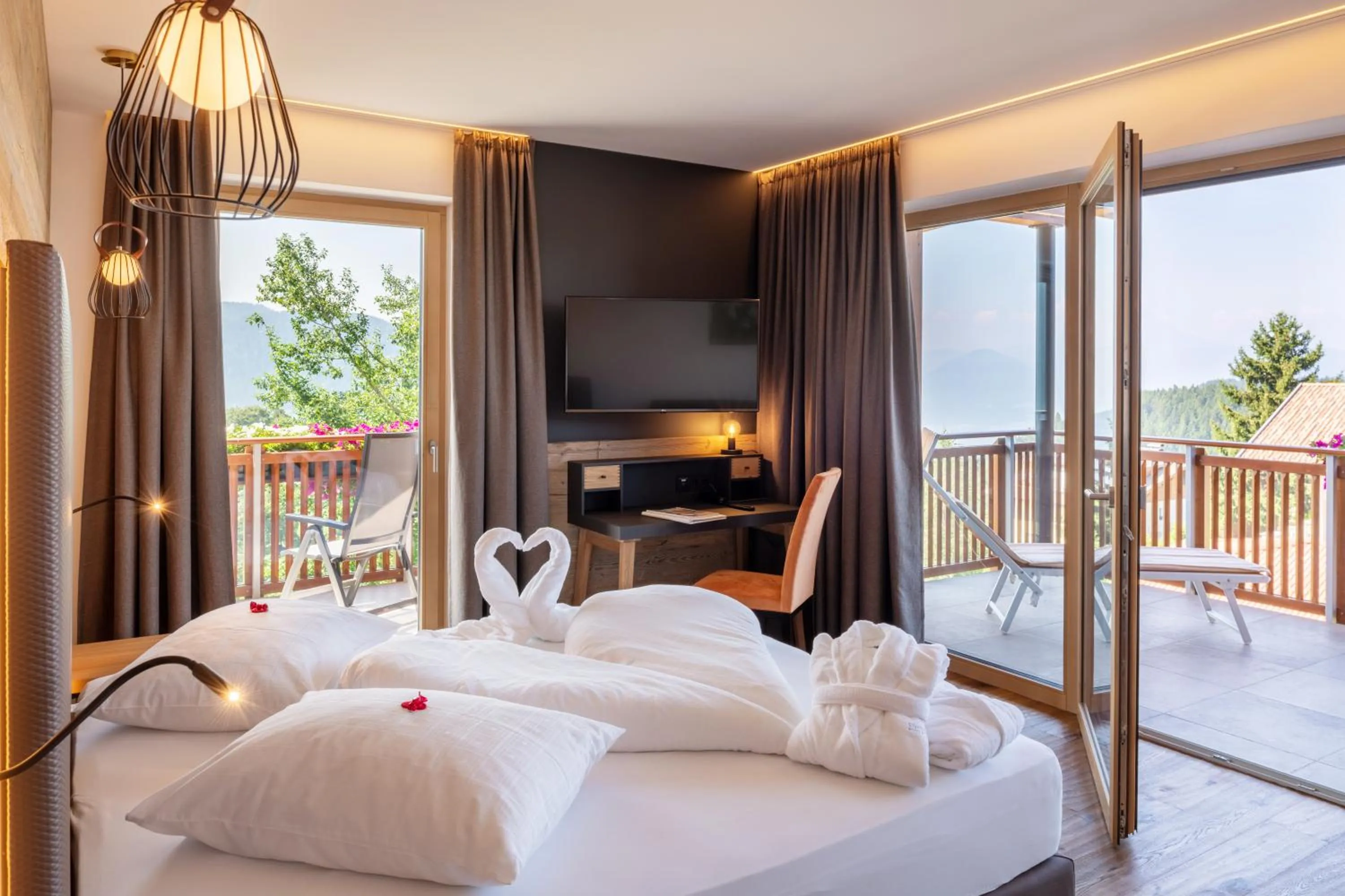 Photo of the whole room, Bed in Hotel Sonnenheim