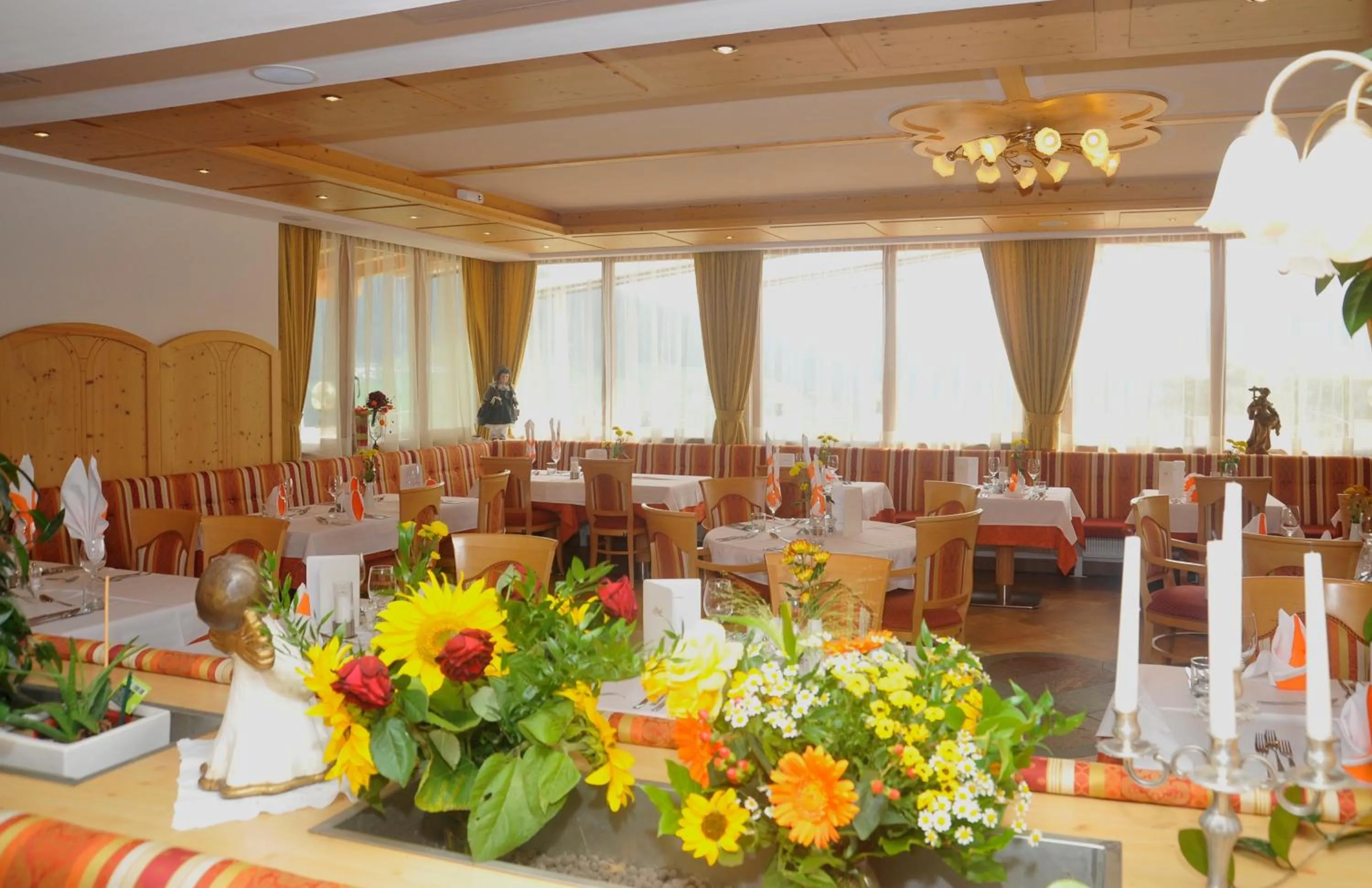 Restaurant/places to eat in Hotel Sonnenheim