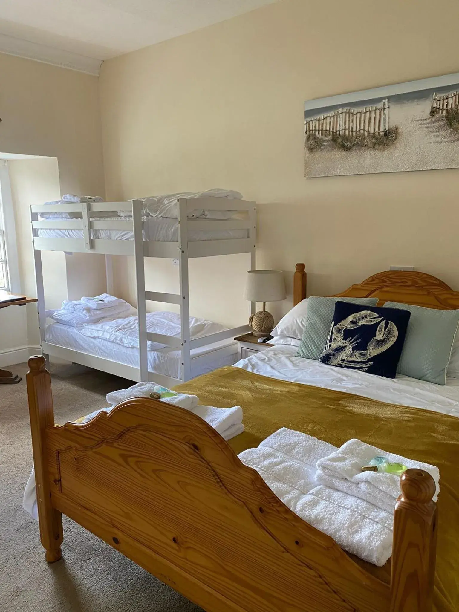 Family Room with Shower in Red Lion Family Room with Shower in Red Lion