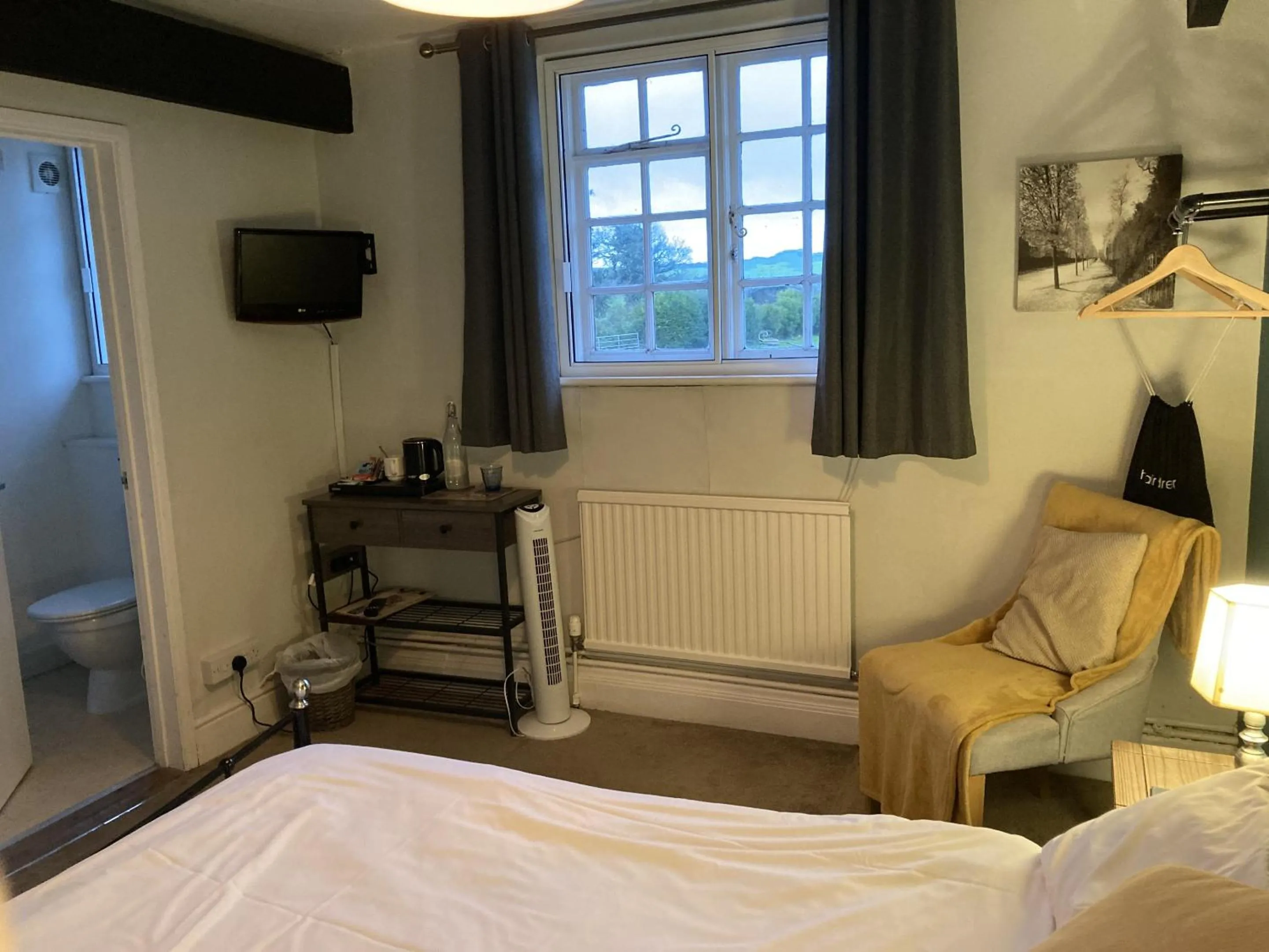 Bedroom, Bed in Red Lion