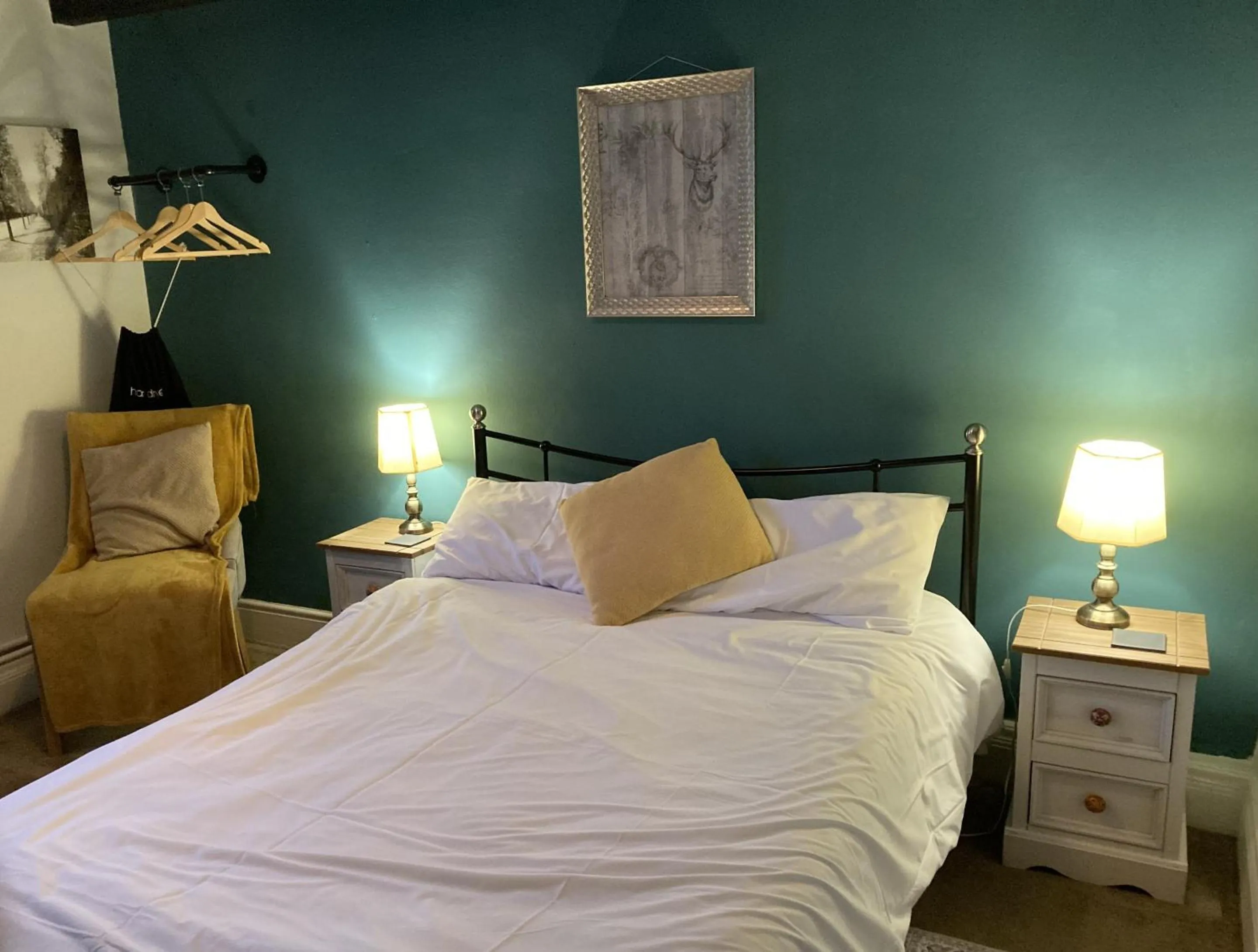 Bedroom, Bed in Red Lion