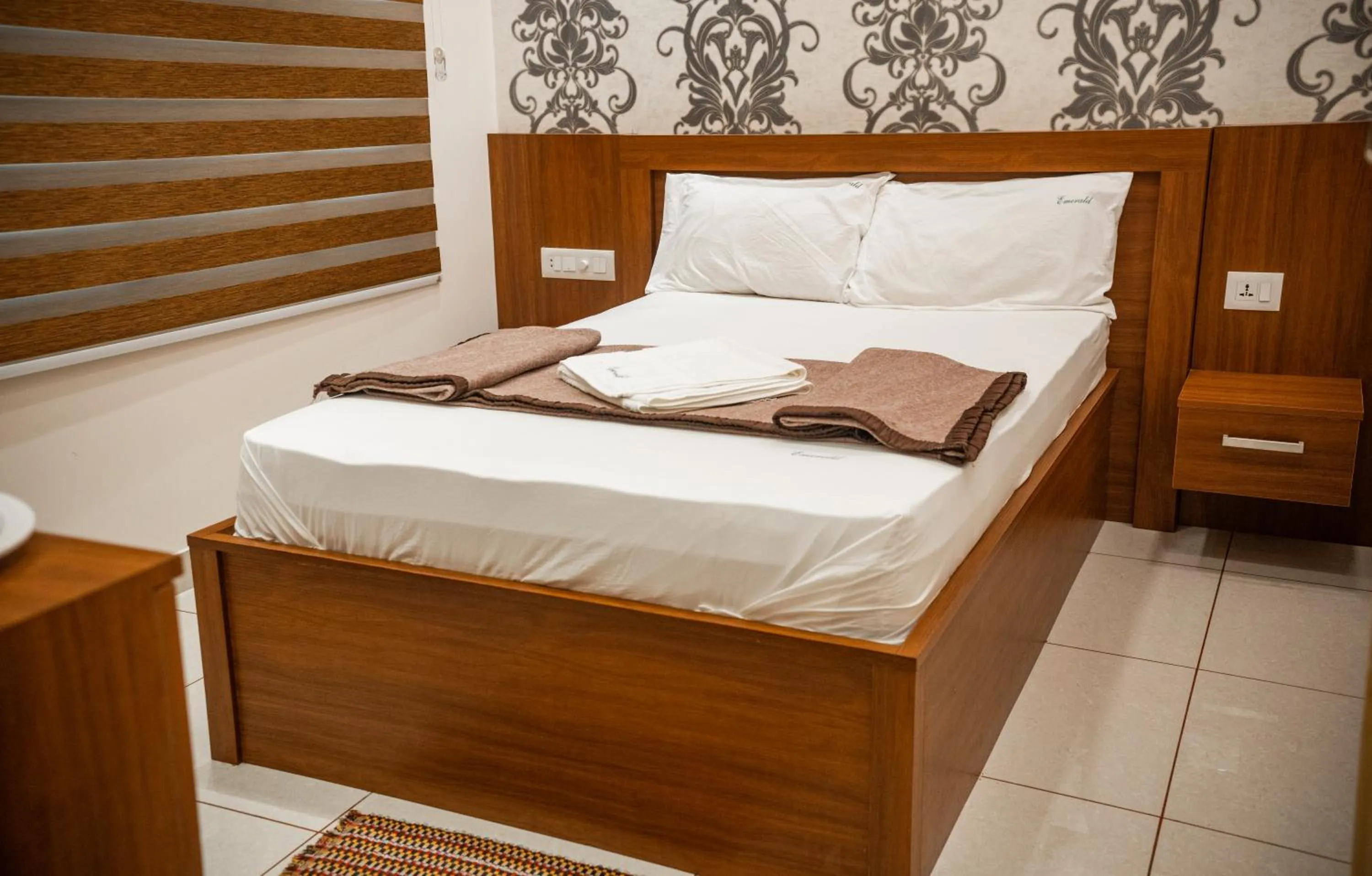 Bedroom, Bed in Emerald Royal Residency