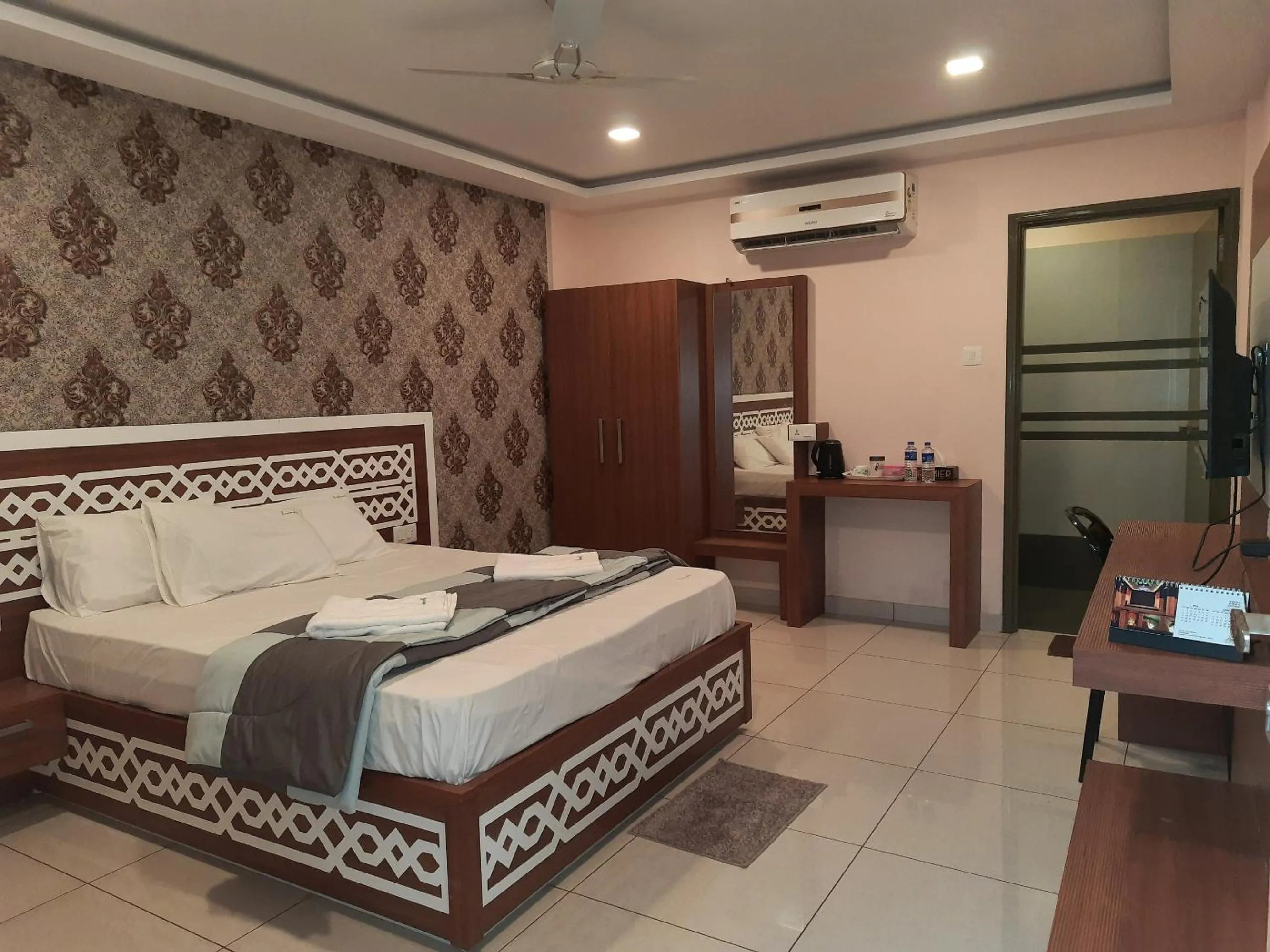 Bedroom, Bed in Emerald Royal Residency