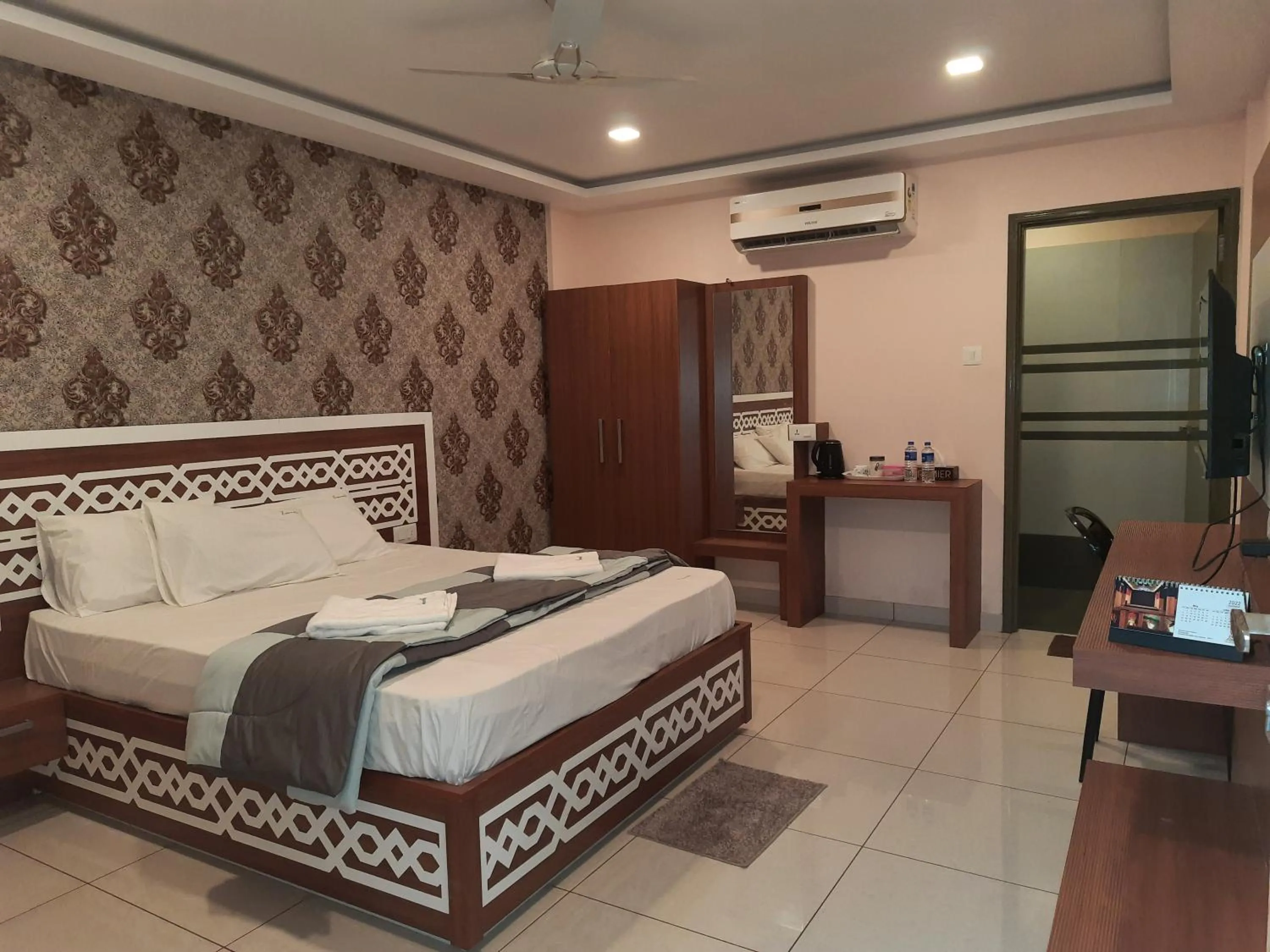 Property building, Bed in Emerald Royal Residency
