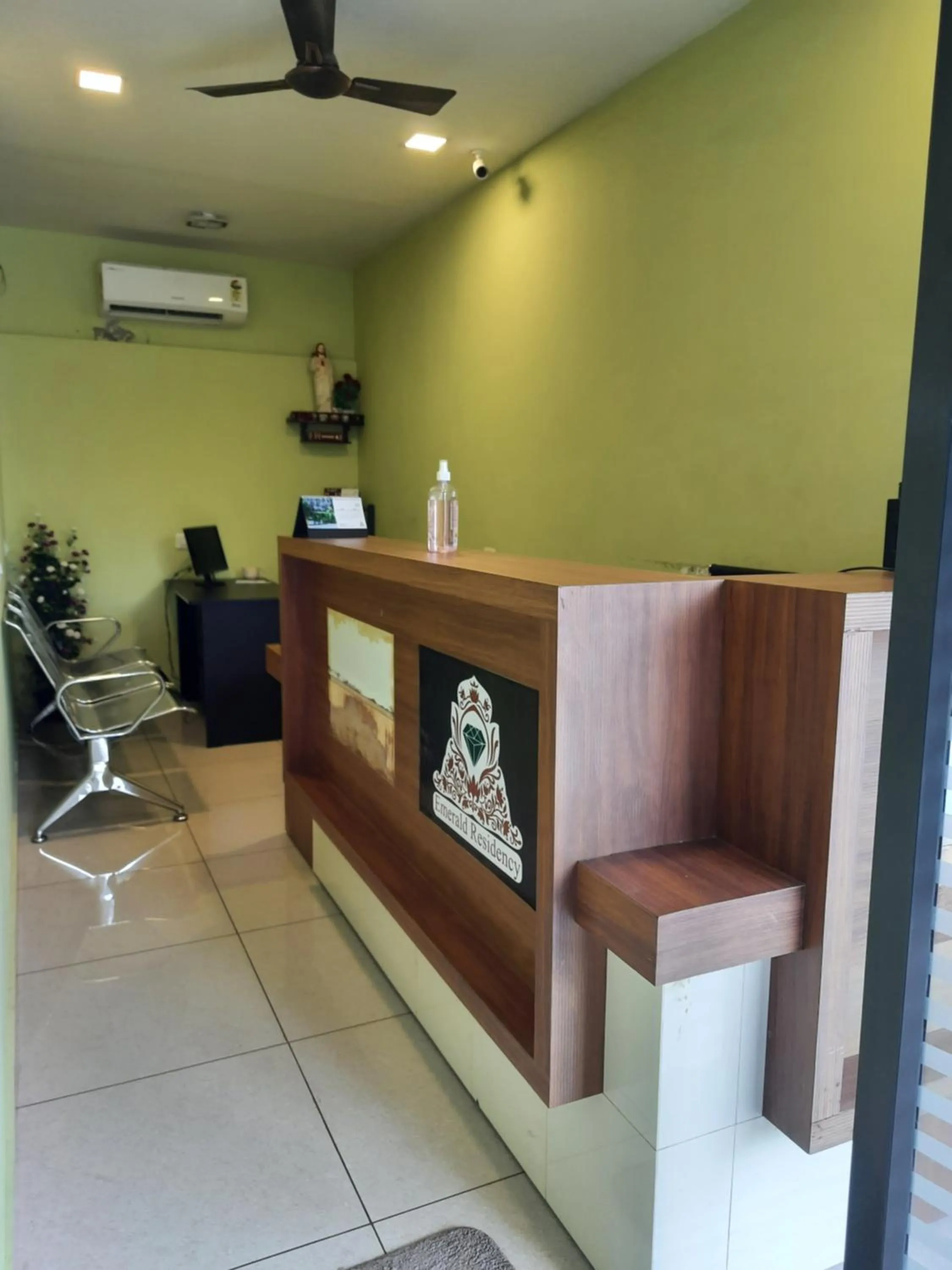 Lobby or reception in Emerald Royal Residency