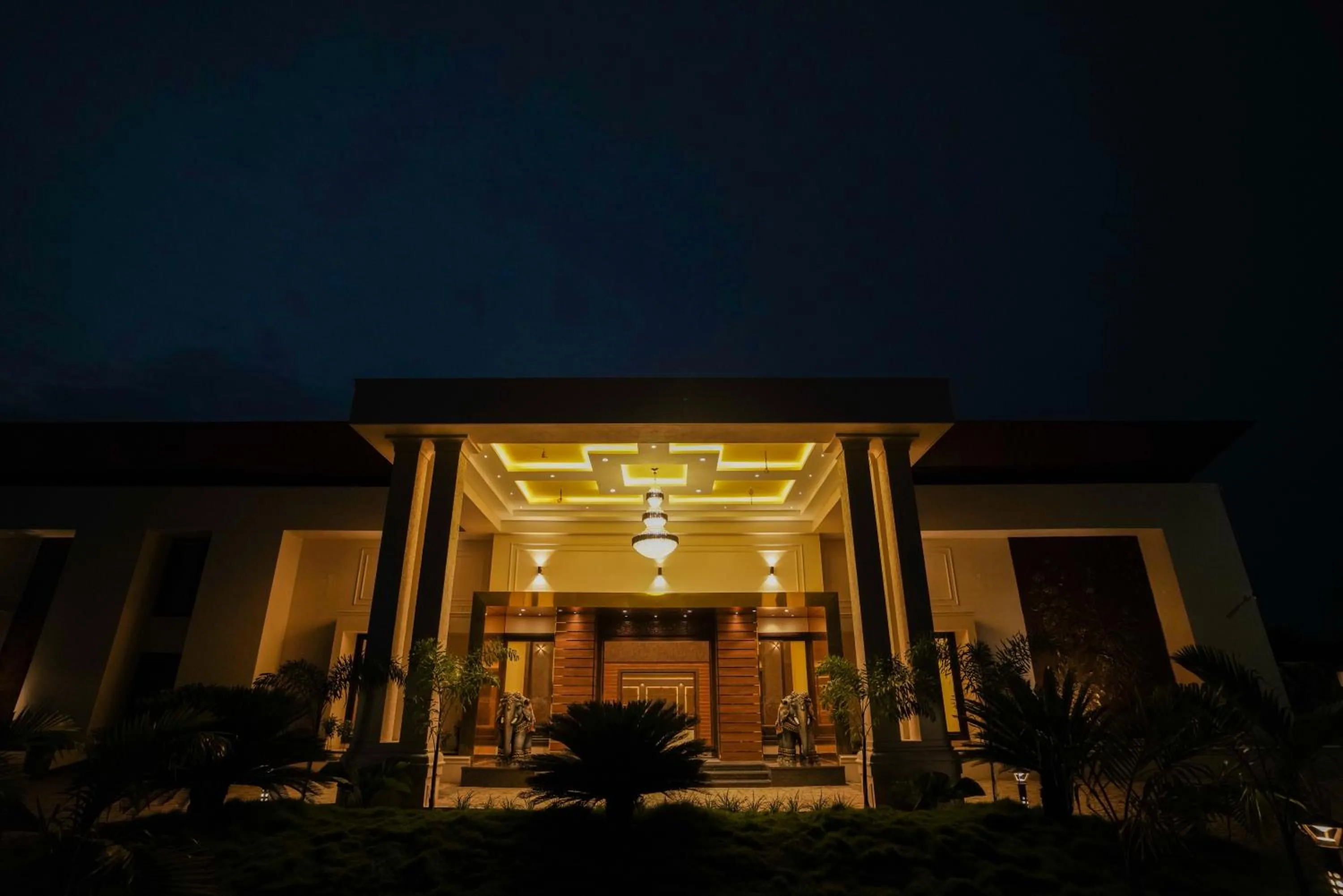 Facade/entrance in Royal Ritz