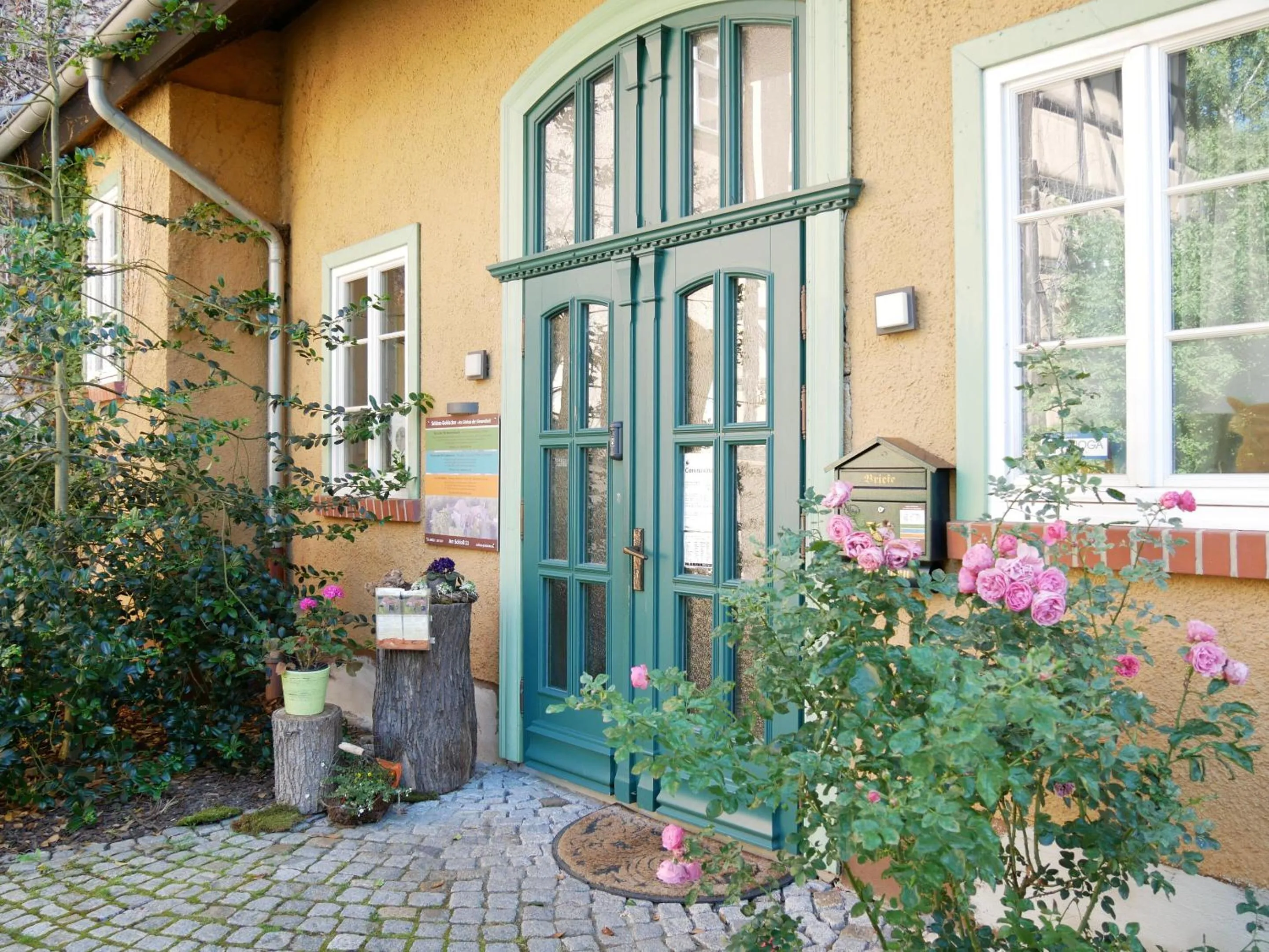 Facade/entrance in Schloss Goldacker - das Schloss der Gesundheit