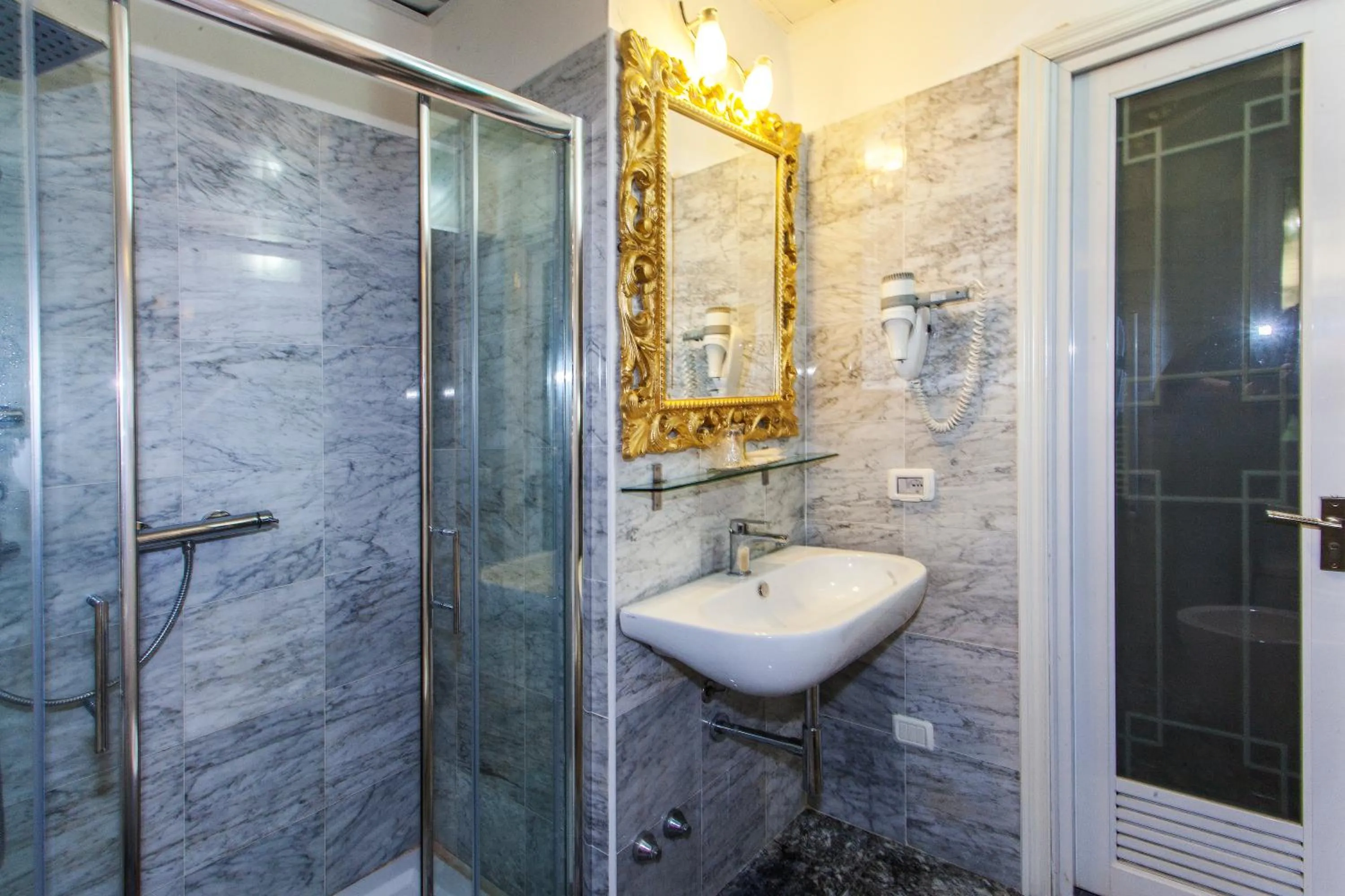 Bathroom in Hotel Bolzano