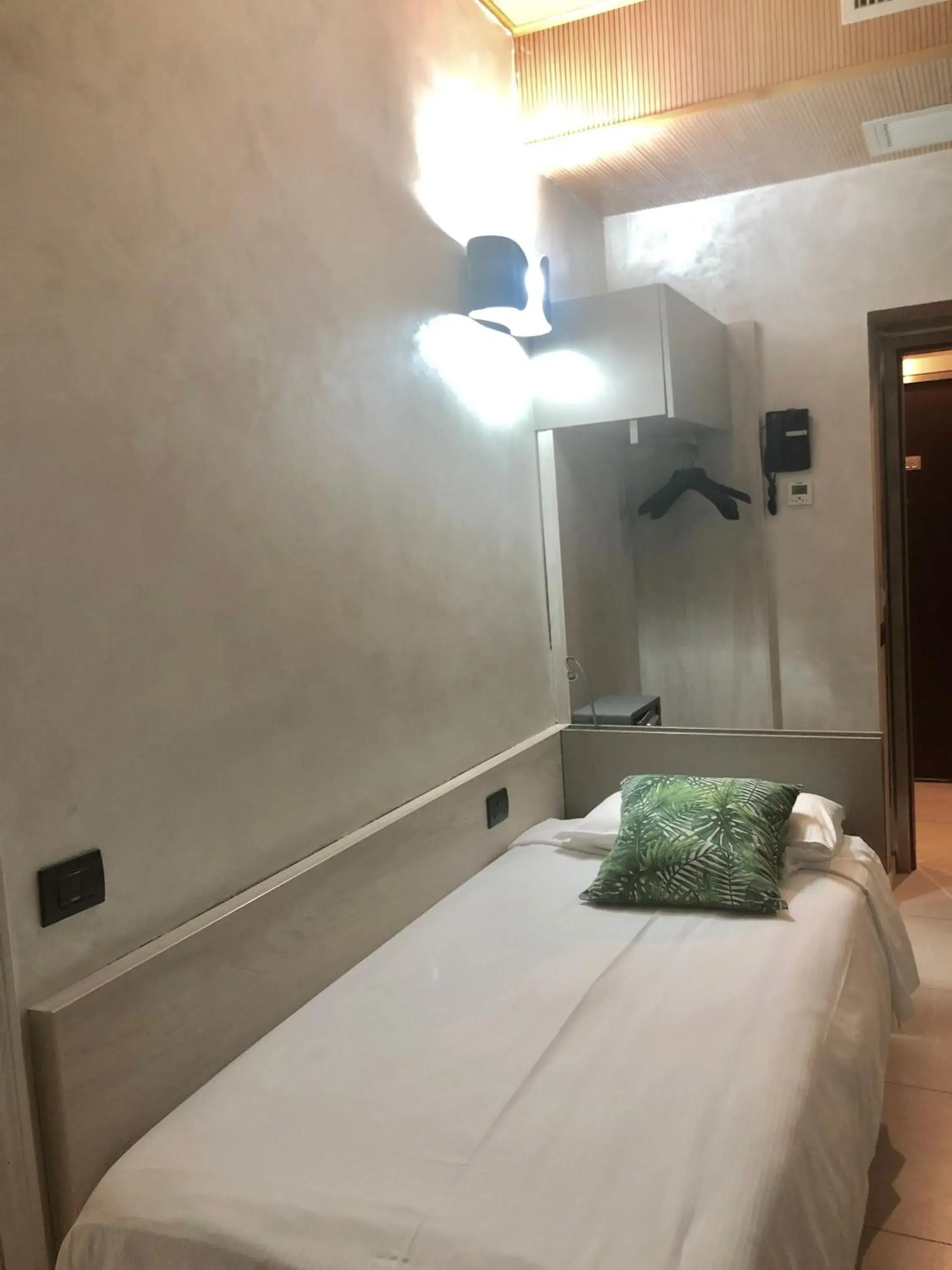 Single Room in Hotel Bolzano Single Room in Hotel Bolzano