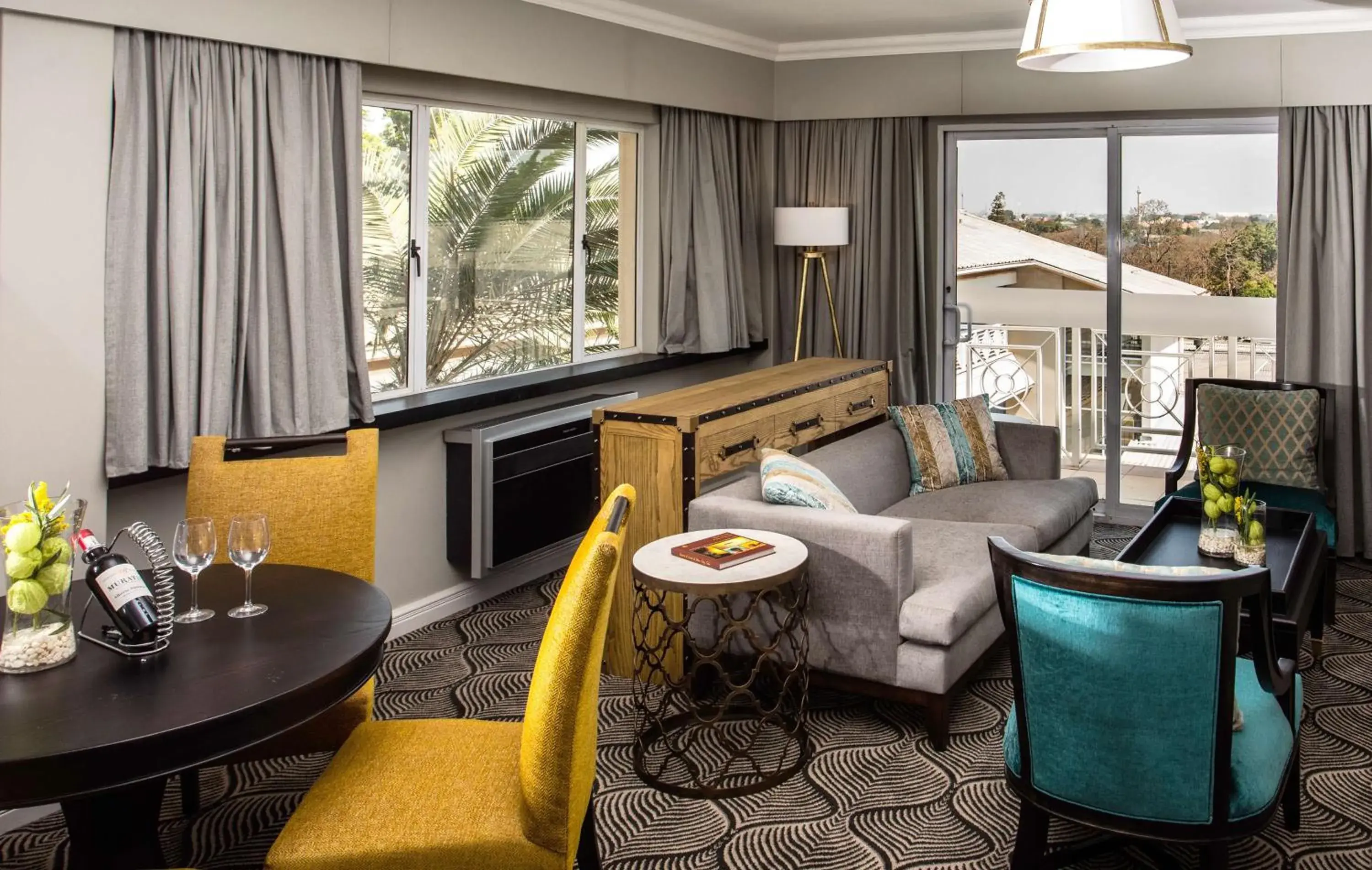 Suite Room 1 King Bed Non Smoking - single occupancy in Southern Sun Ridgeway Lusaka Suite Room 1 King Bed Non Smoking - single occupancy in Southern Sun Ridgeway Lusaka