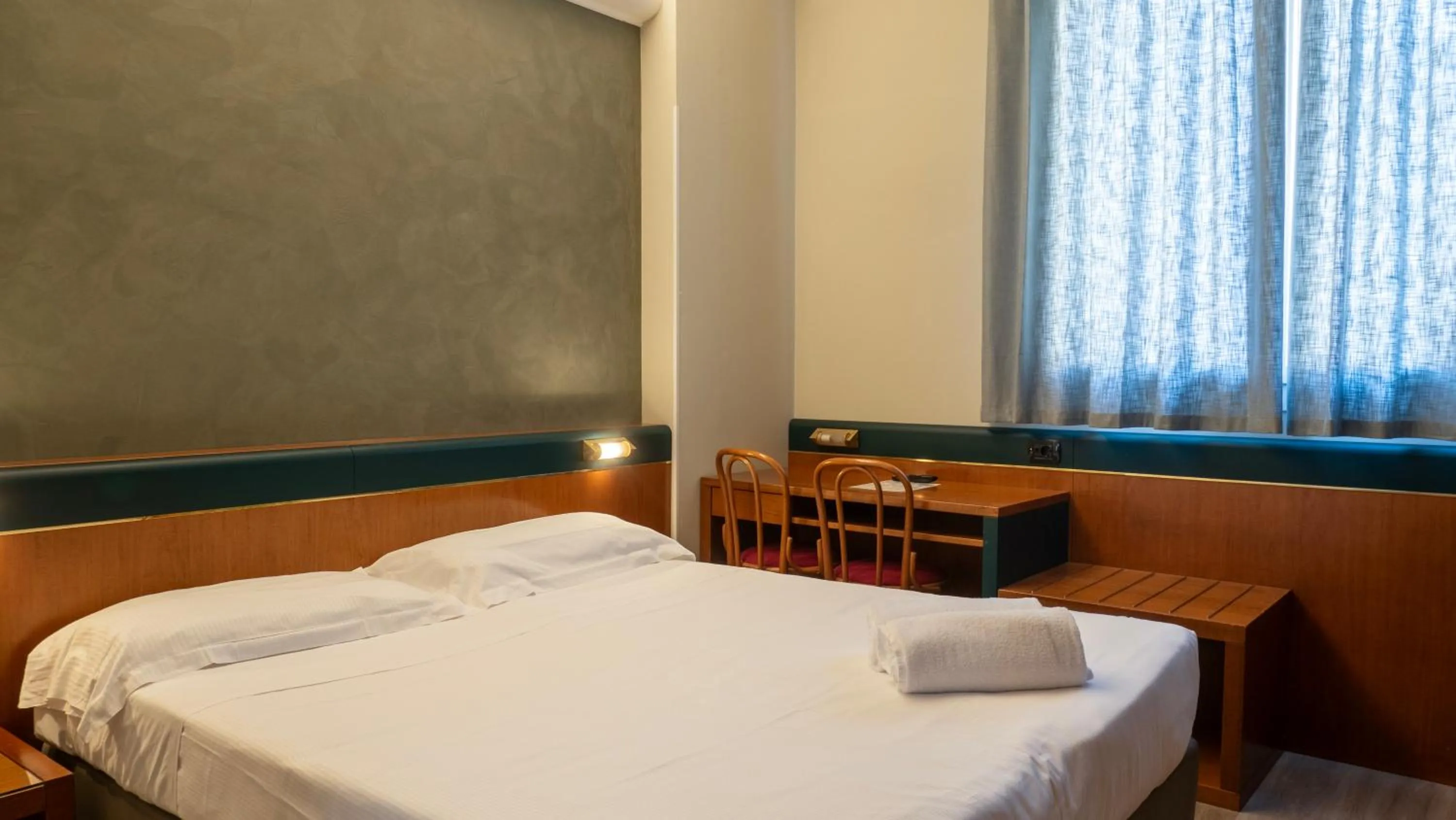 Bed in Hotel Des Etrangers