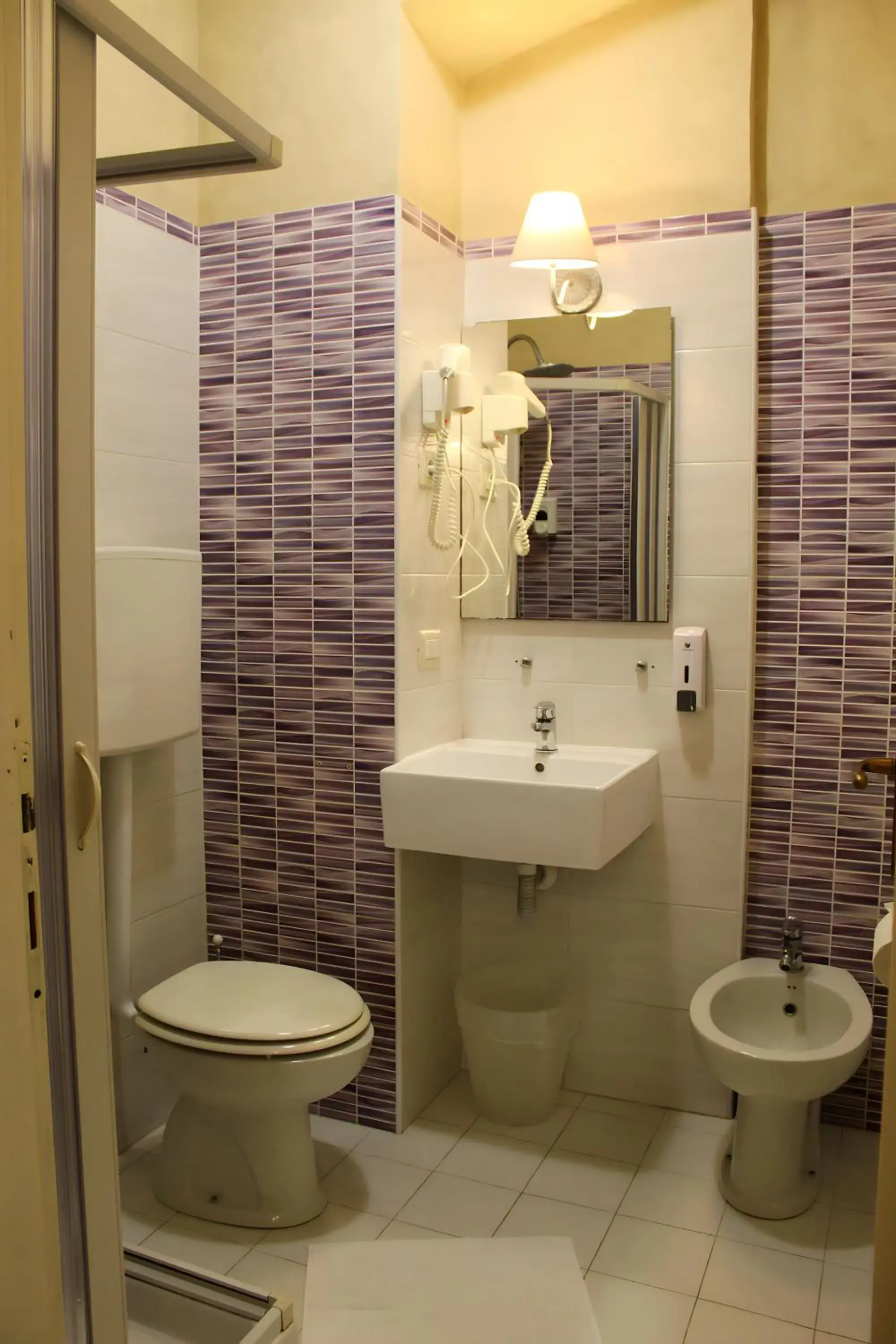 Comfort Quadruple Room in Hotel Aurelia Milano Centrale Comfort Quadruple Room in Hotel Aurelia Milano Centrale