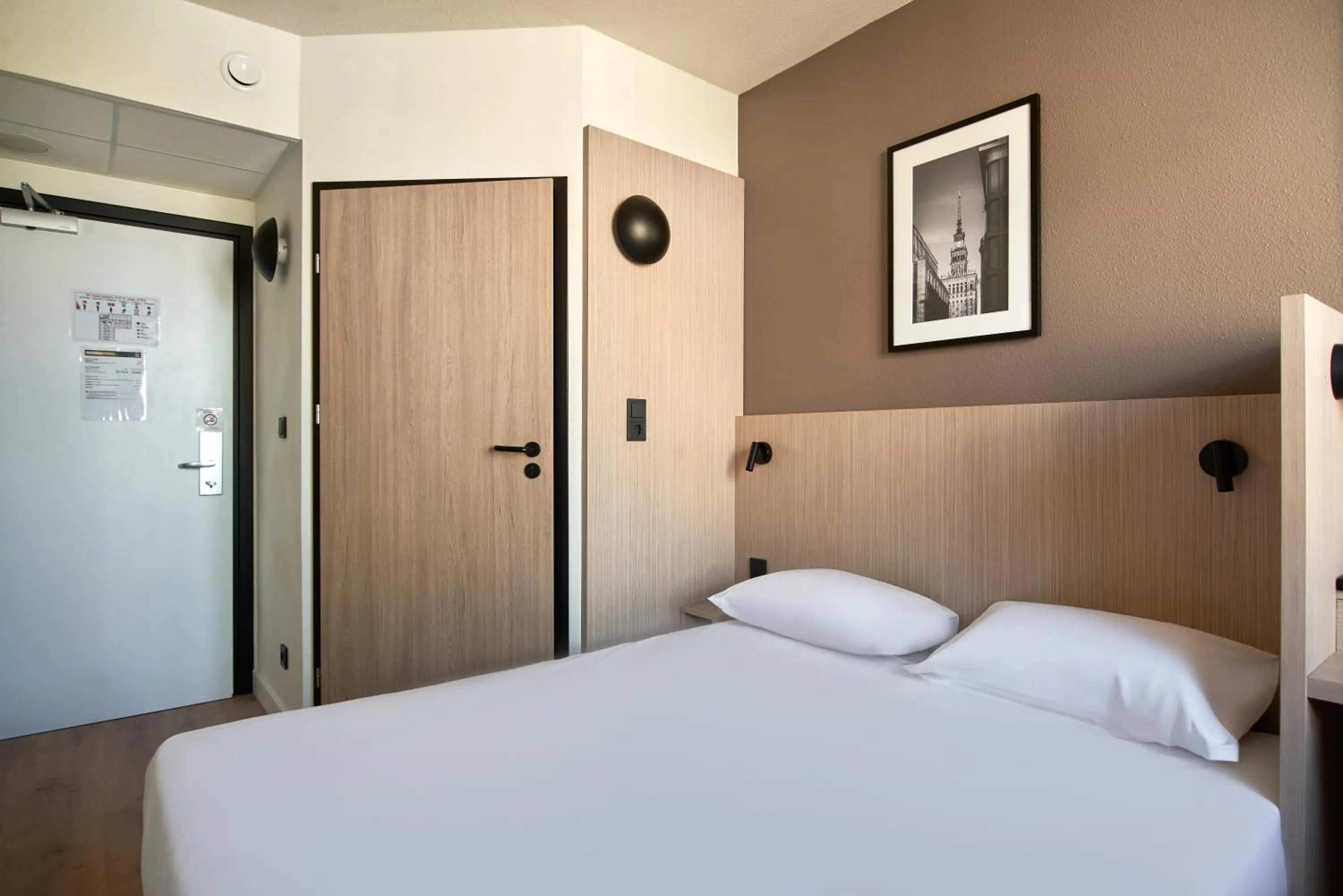 Photo of the whole room, Bed in Premiere Classe Warszawa Centrum