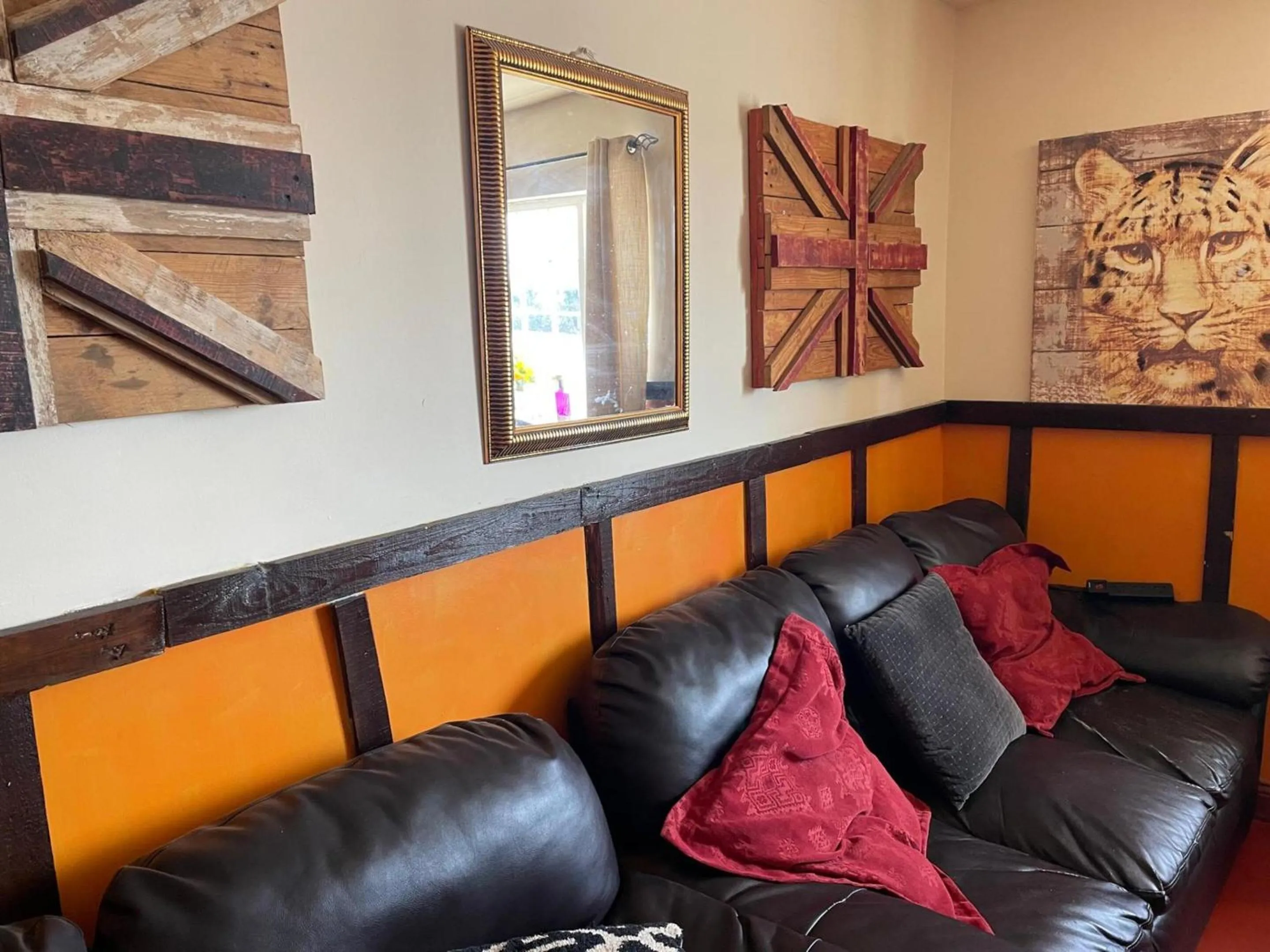 Lobby or reception in OYO Yarm Cottages