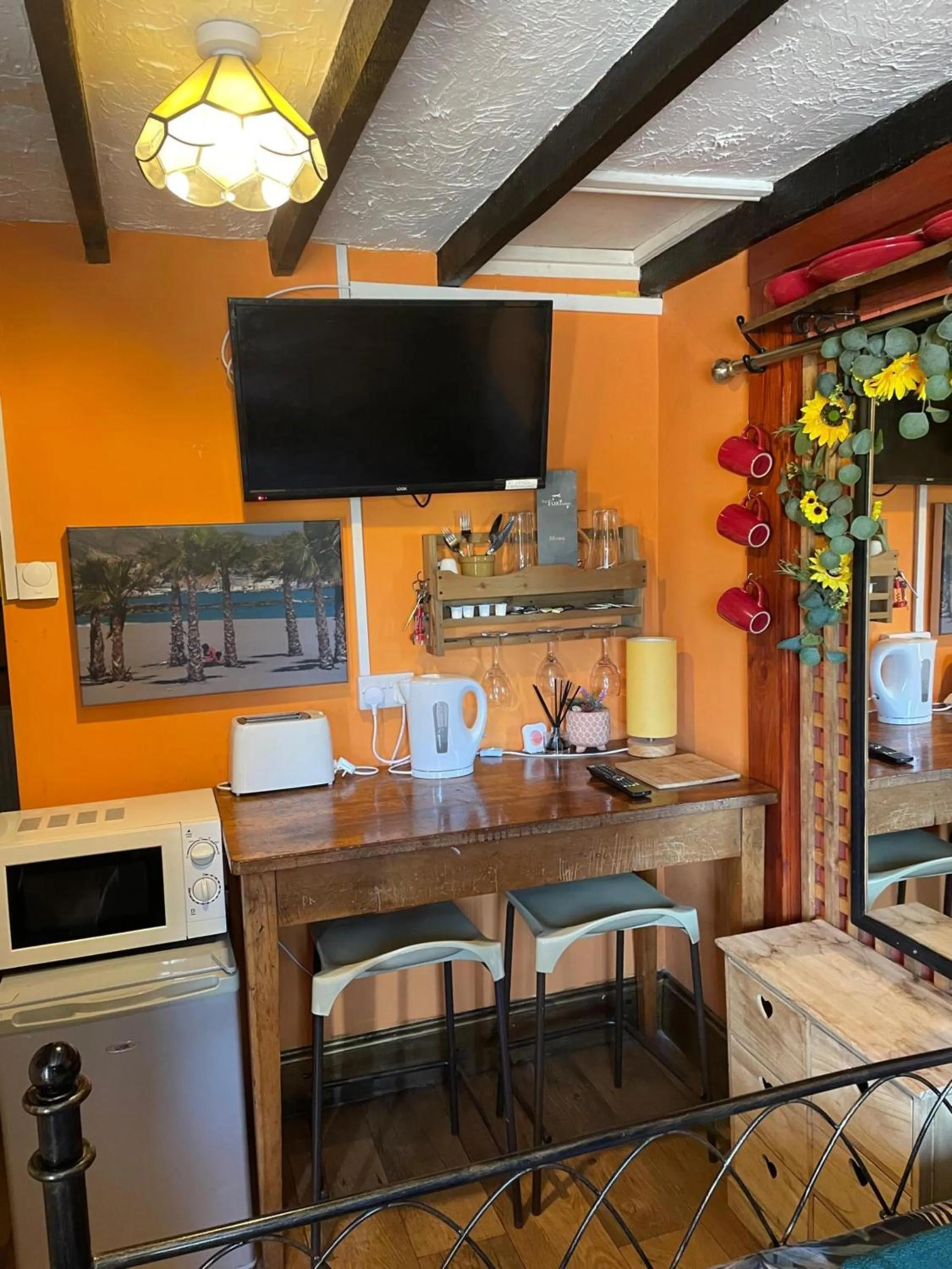 TV and multimedia in OYO Yarm Cottages