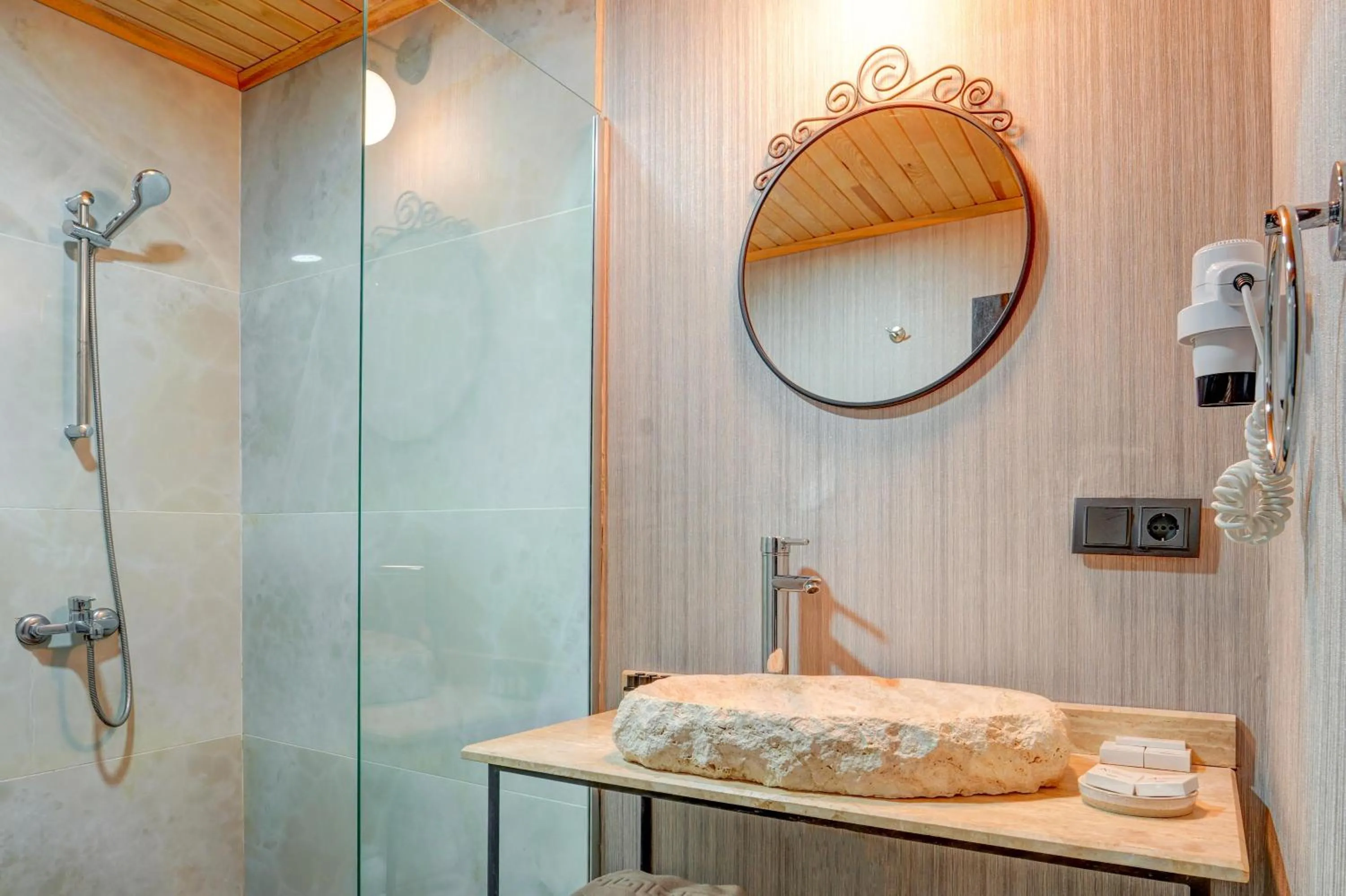 Shower in A La Mode Cappadocia