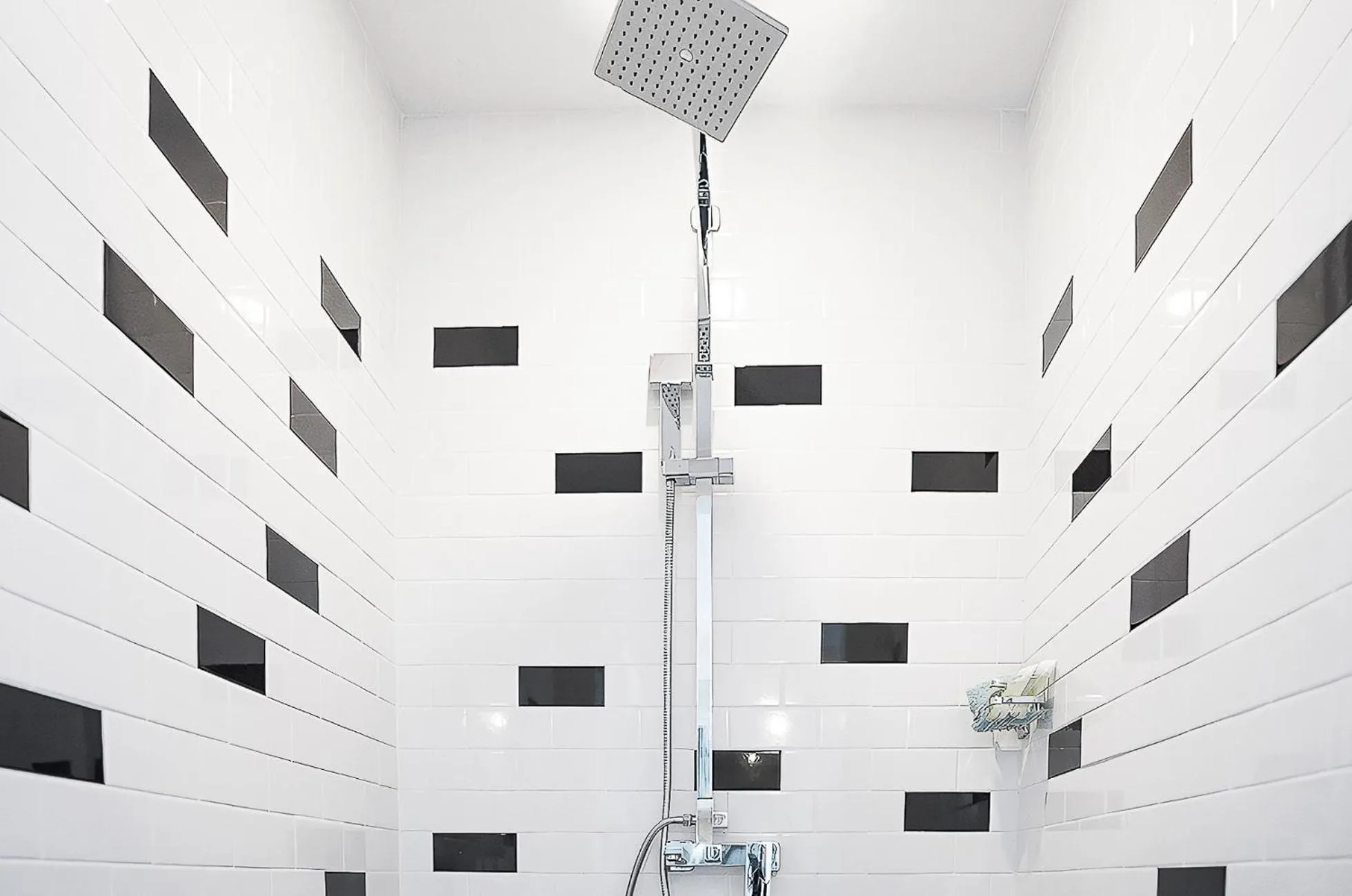 Shower in The Vagabond Hotel Miami