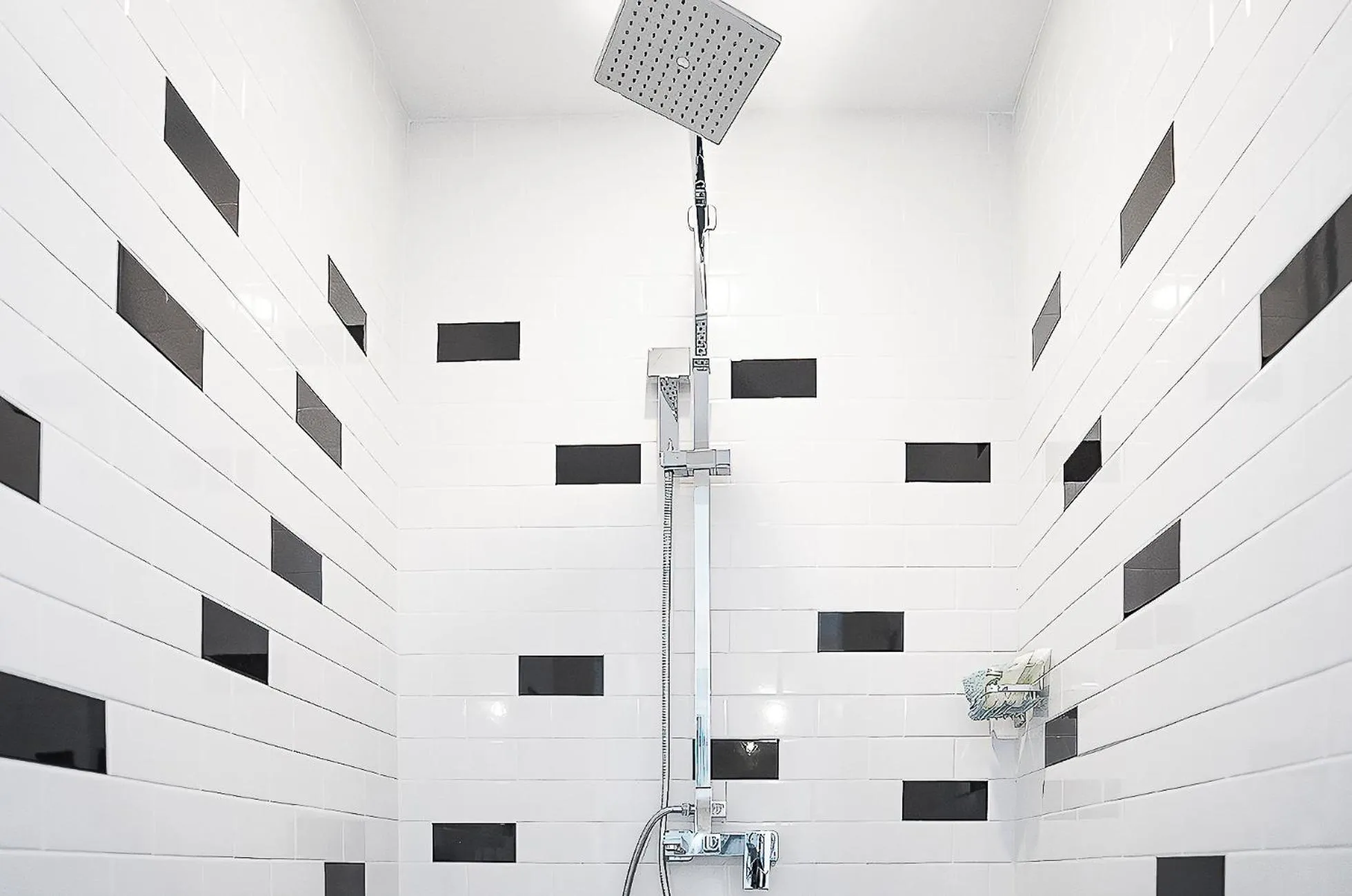 Shower in The Vagabond Hotel Miami