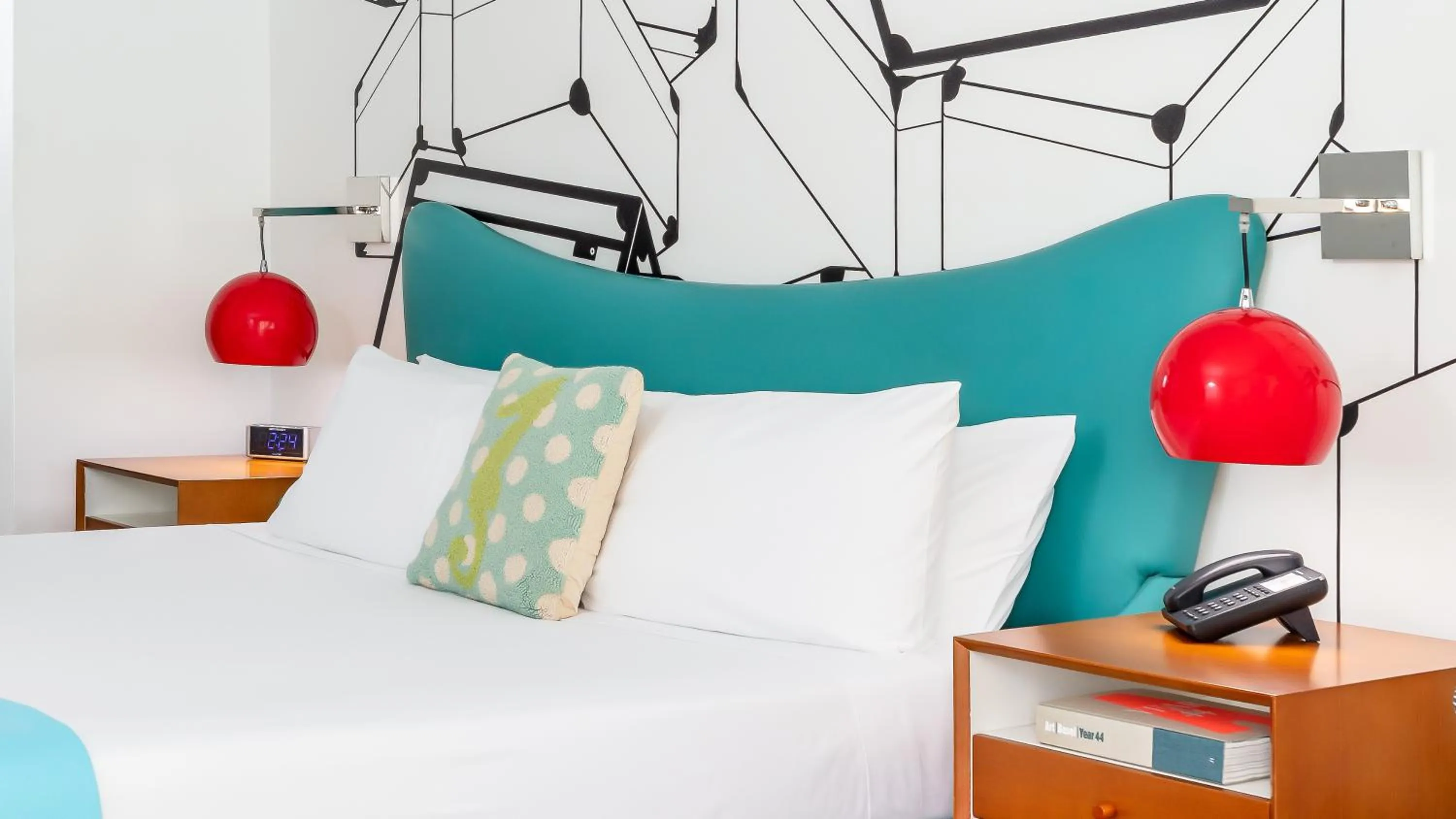 Bed in The Vagabond Hotel Miami