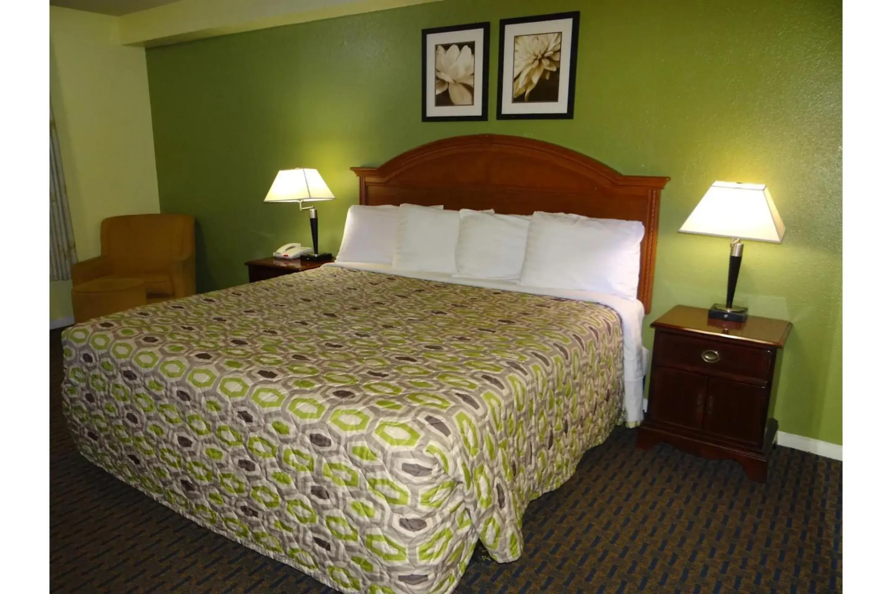 1 King Bed | Non-Smoking in Regency Inn & Suites Houston East I 10 1 King Bed | Non-Smoking in Regency Inn & Suites Houston East I 10