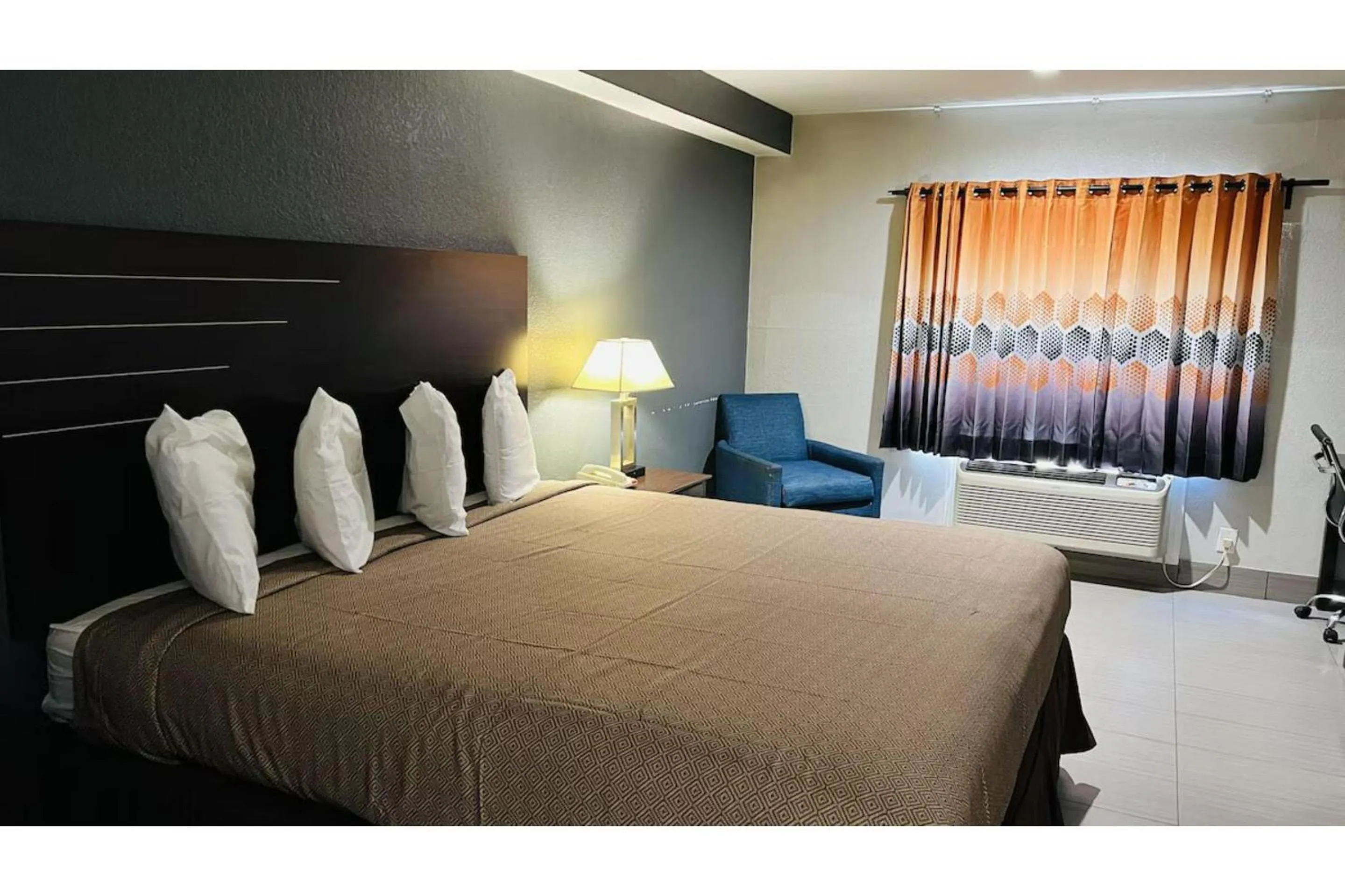 Bedroom, Bed in Regency Inn & Suites Houston East I 10