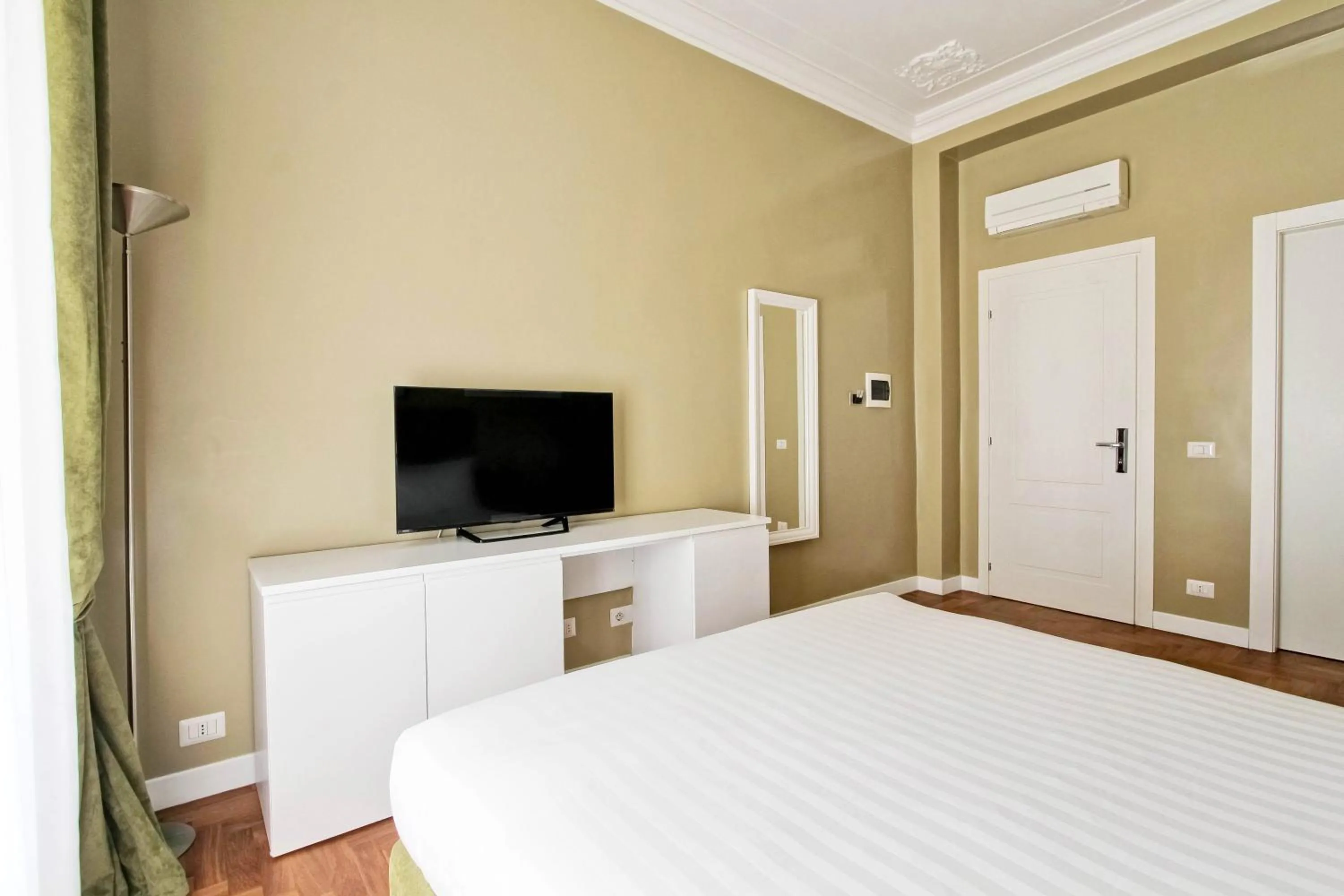 Bed in The river corner