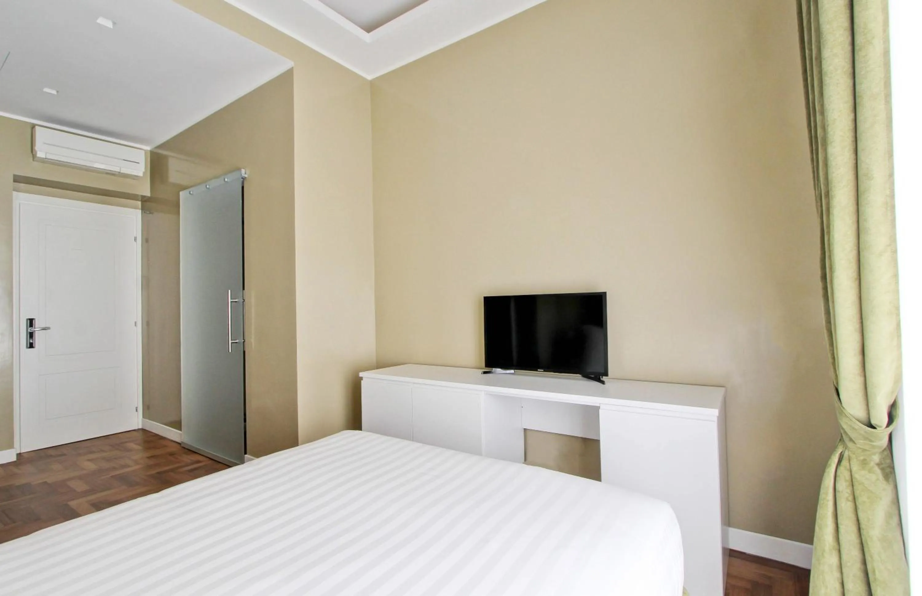 Bed in The river corner