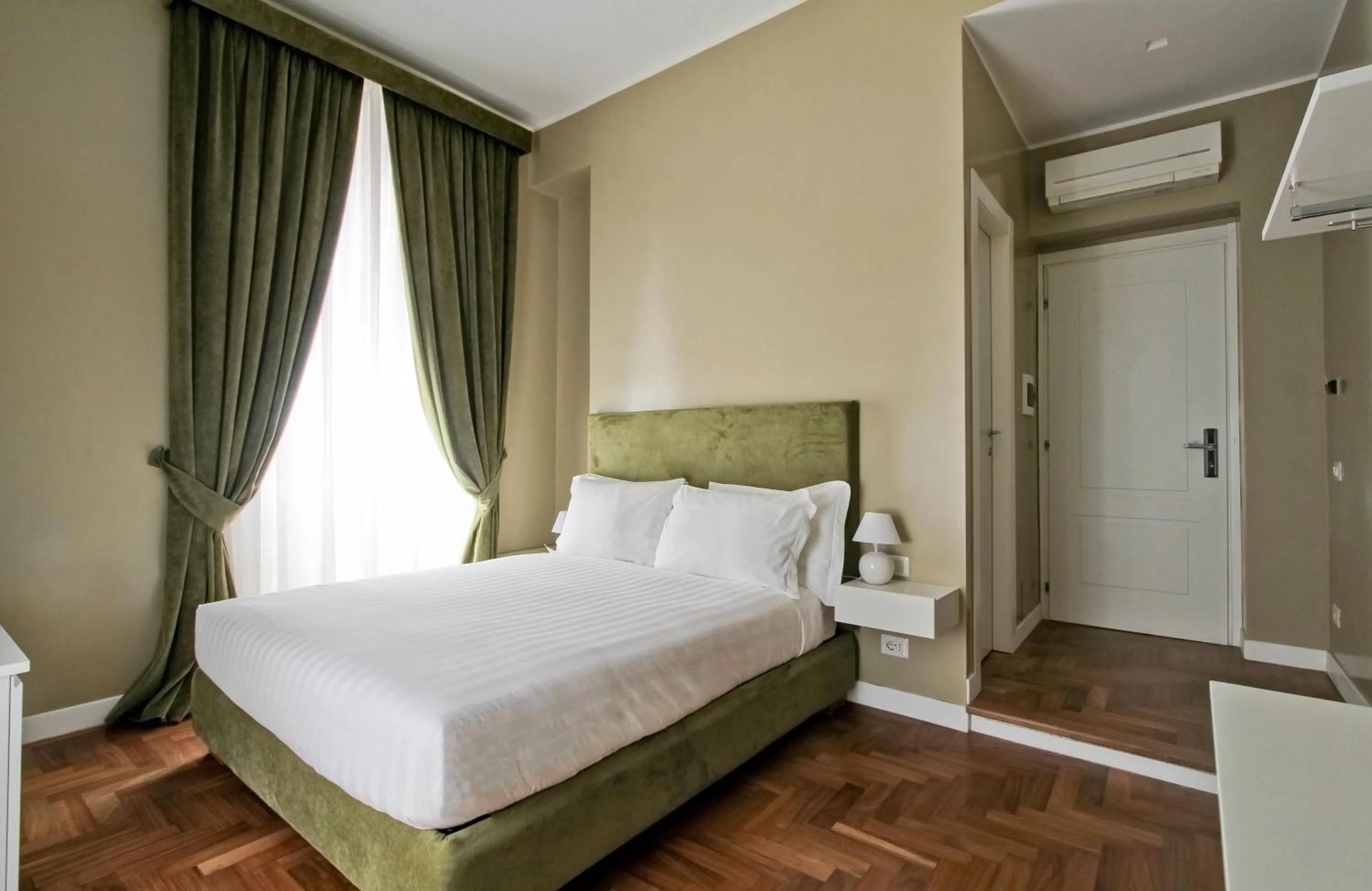 Bed in The river corner