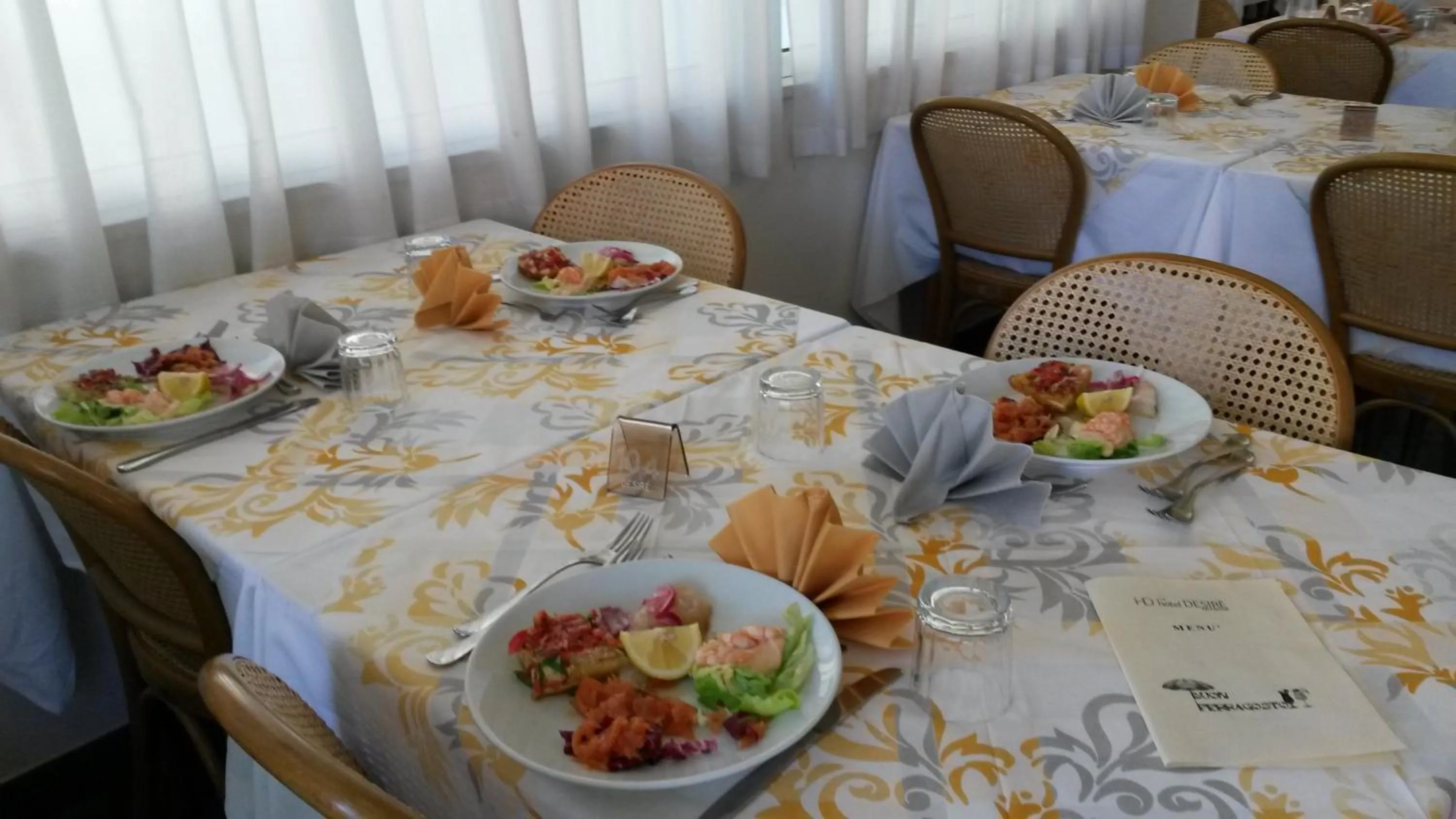 Restaurant/places to eat in Hotel Desire'