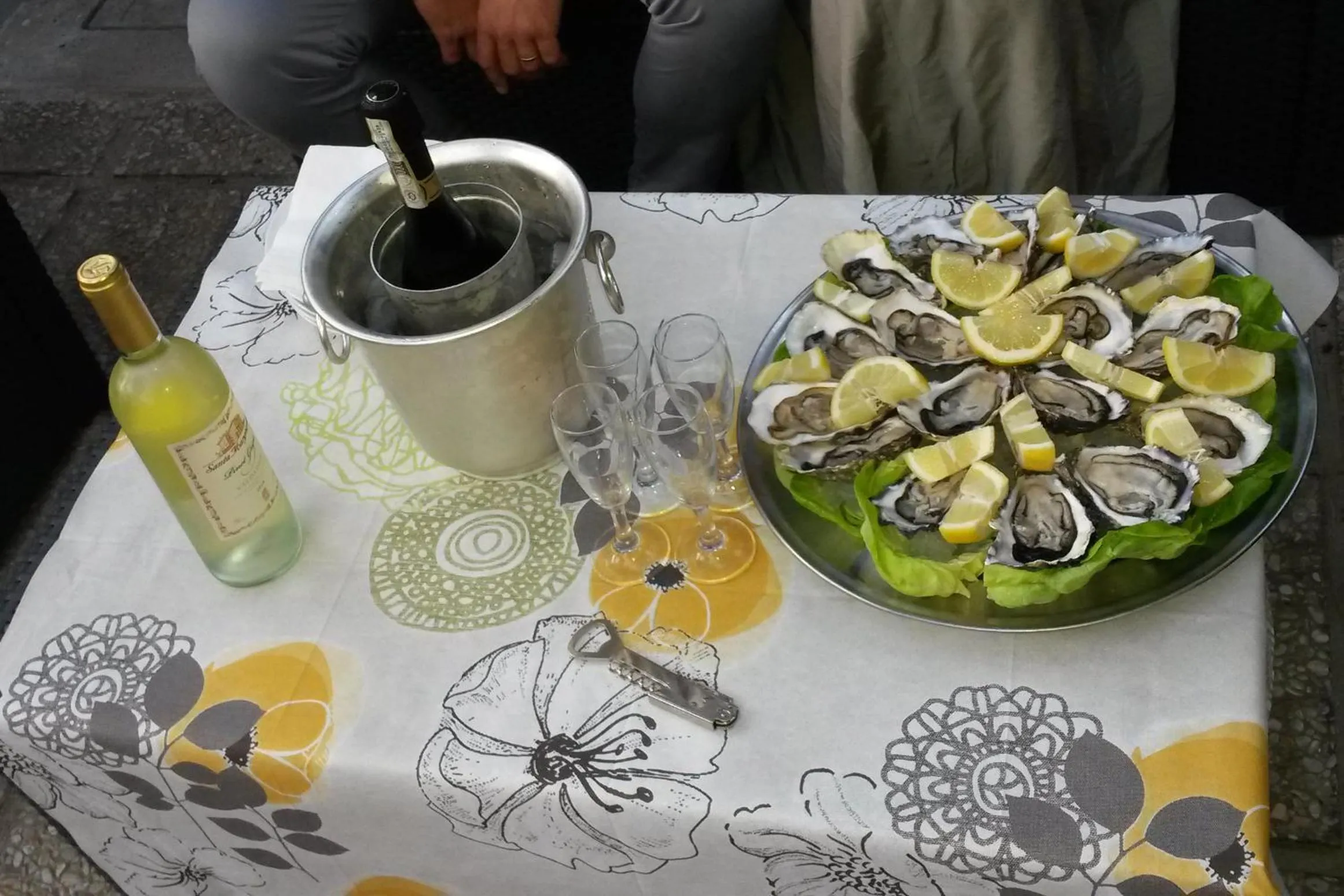 Food and drinks in Hotel Desire'