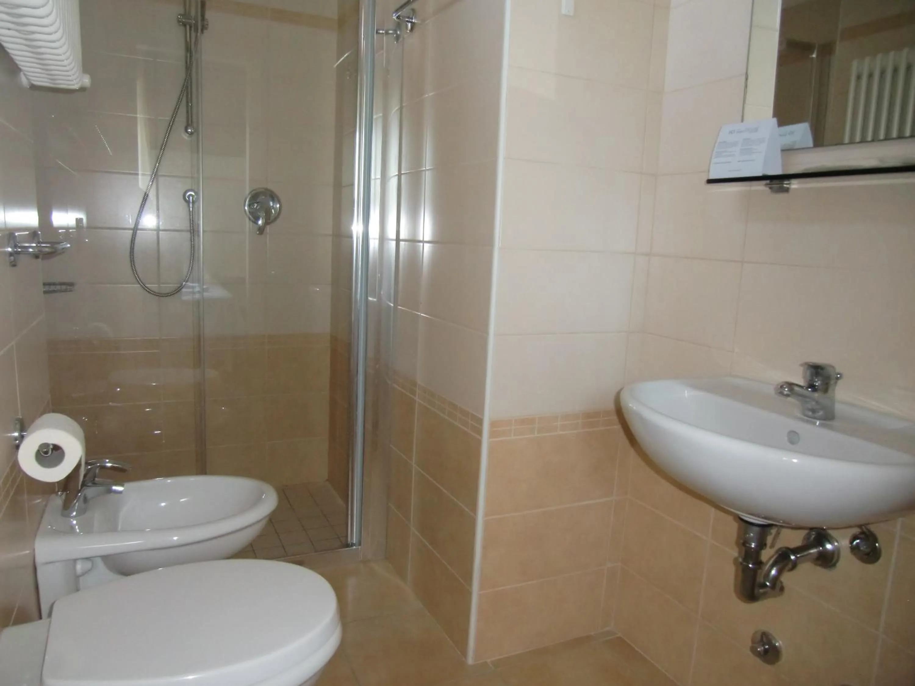 Shower in Hotel Desire'