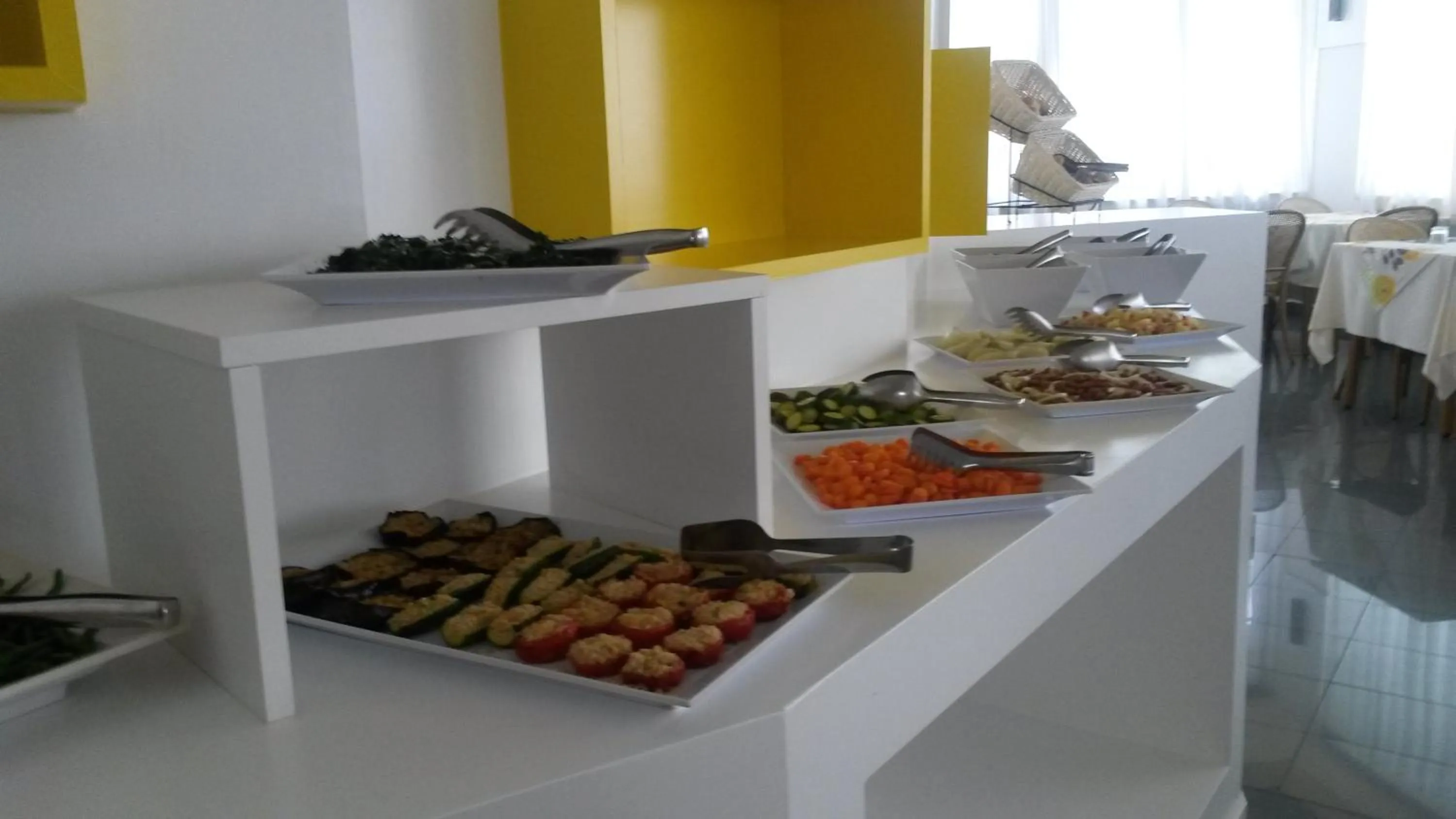 Restaurant/places to eat in Hotel Desire'