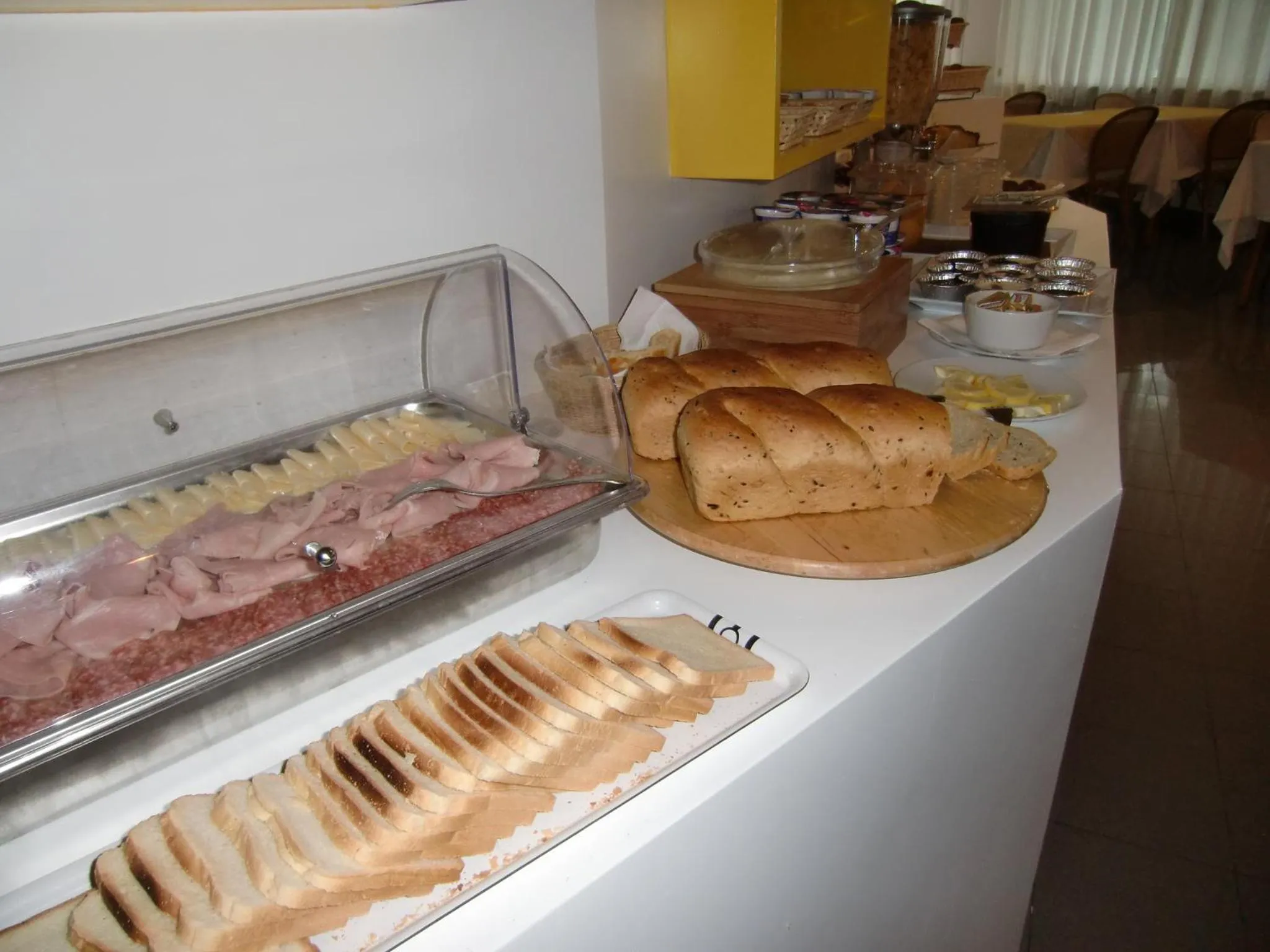 Restaurant/places to eat in Hotel Desire'