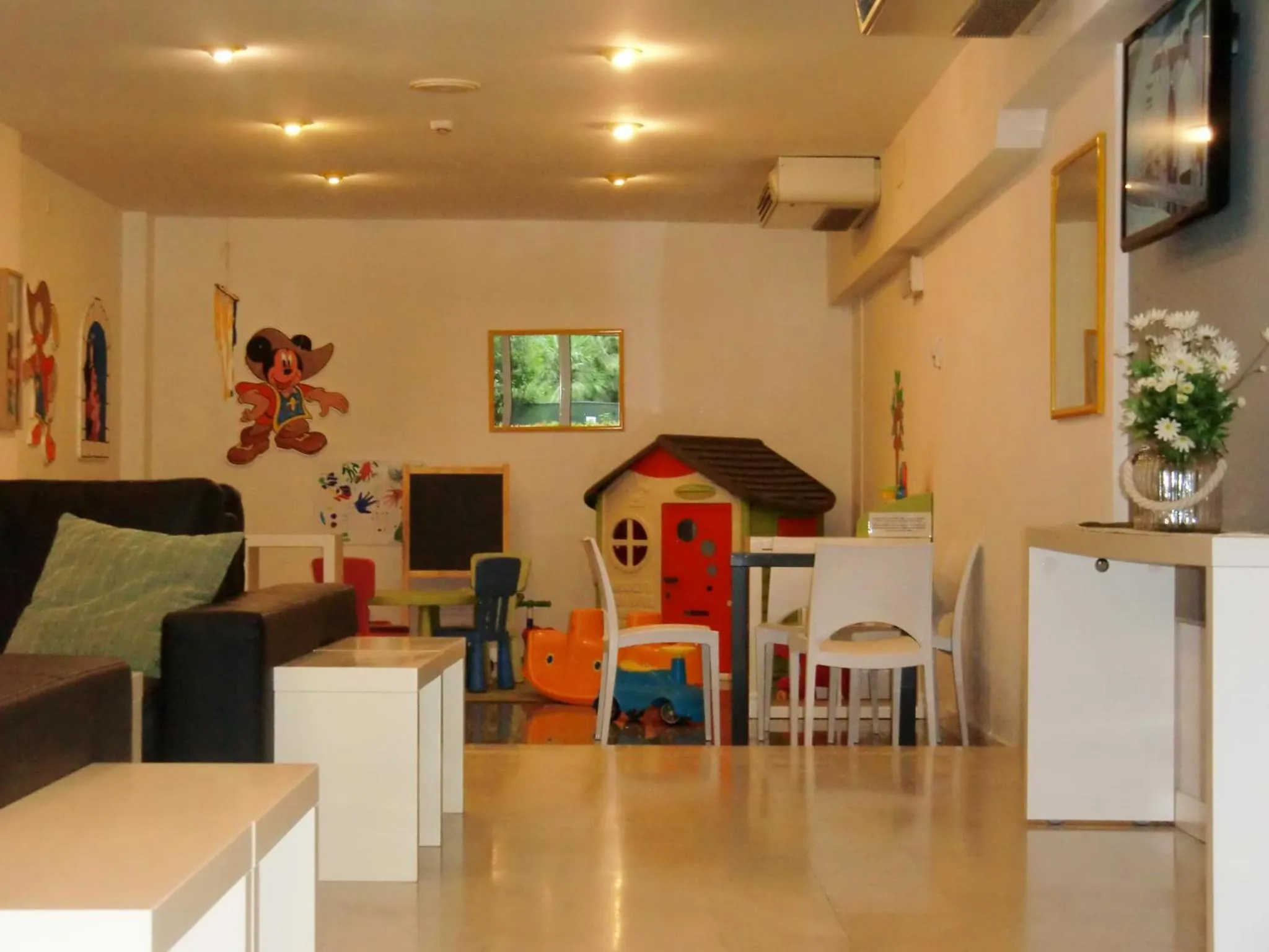 Communal lounge/ TV room in Hotel Desire'