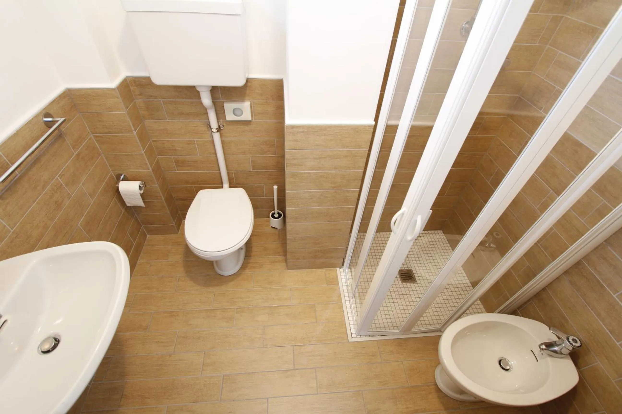 Shower in Hotel Desire'