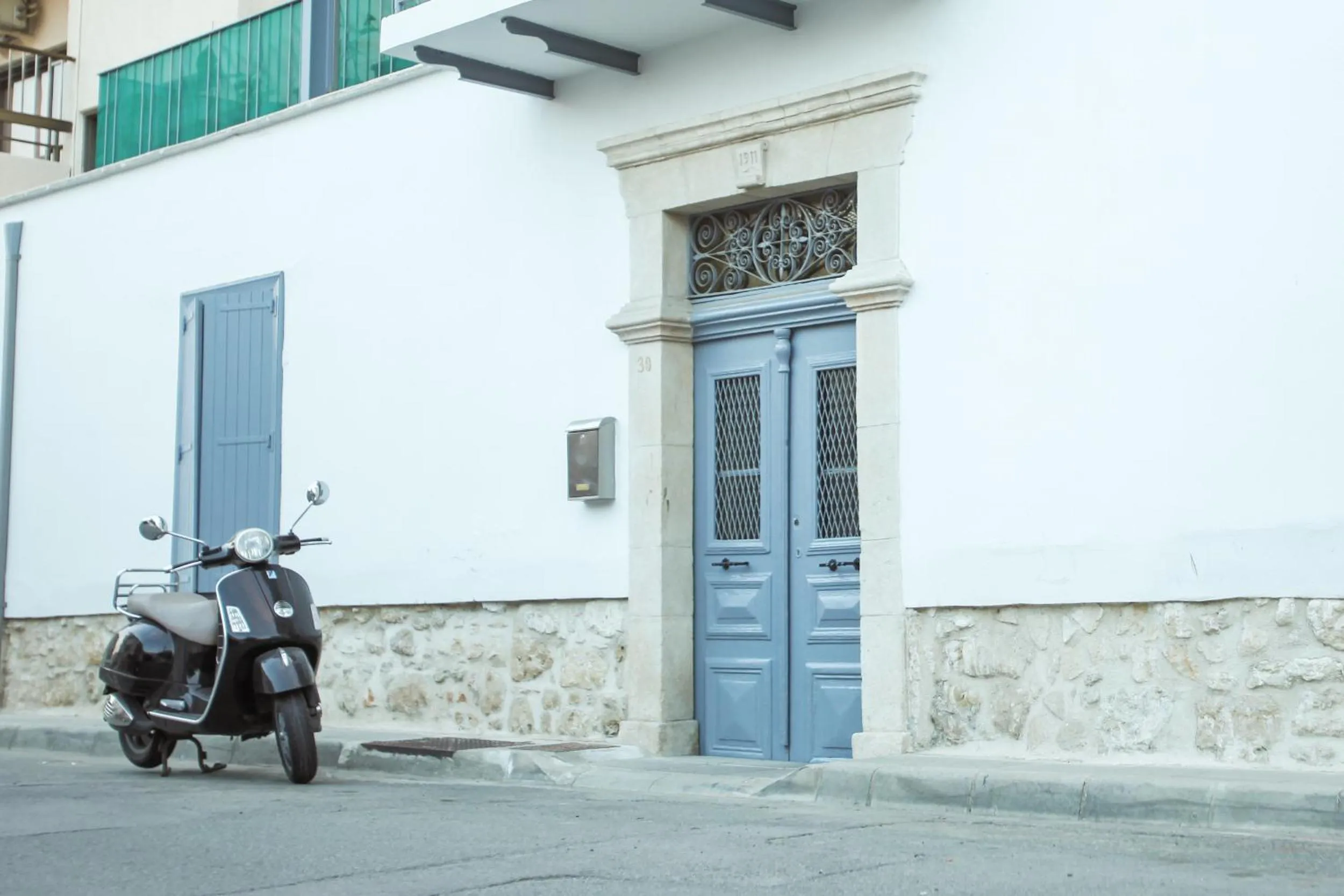 Facade/entrance in St. Lazaros Studios