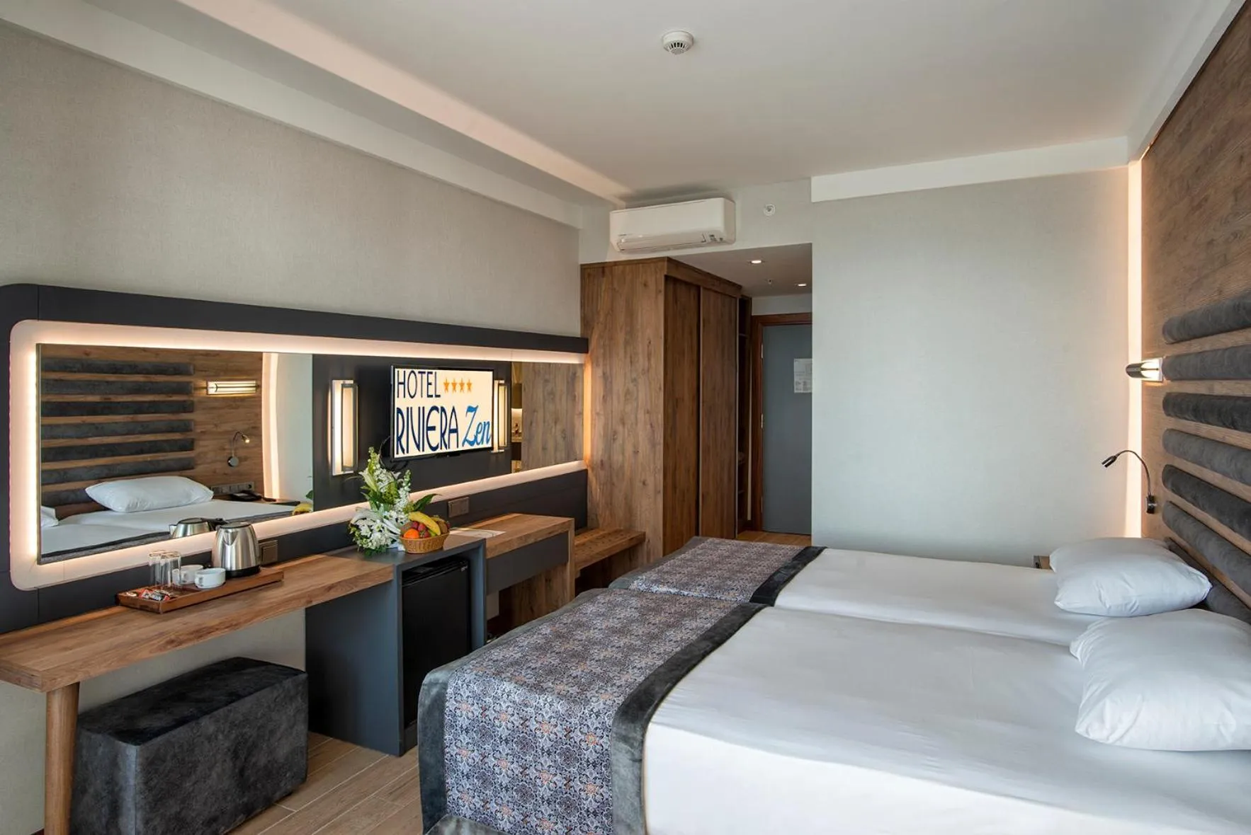 Photo of the whole room, Bed in Riviera Zen Hotel Adult Only