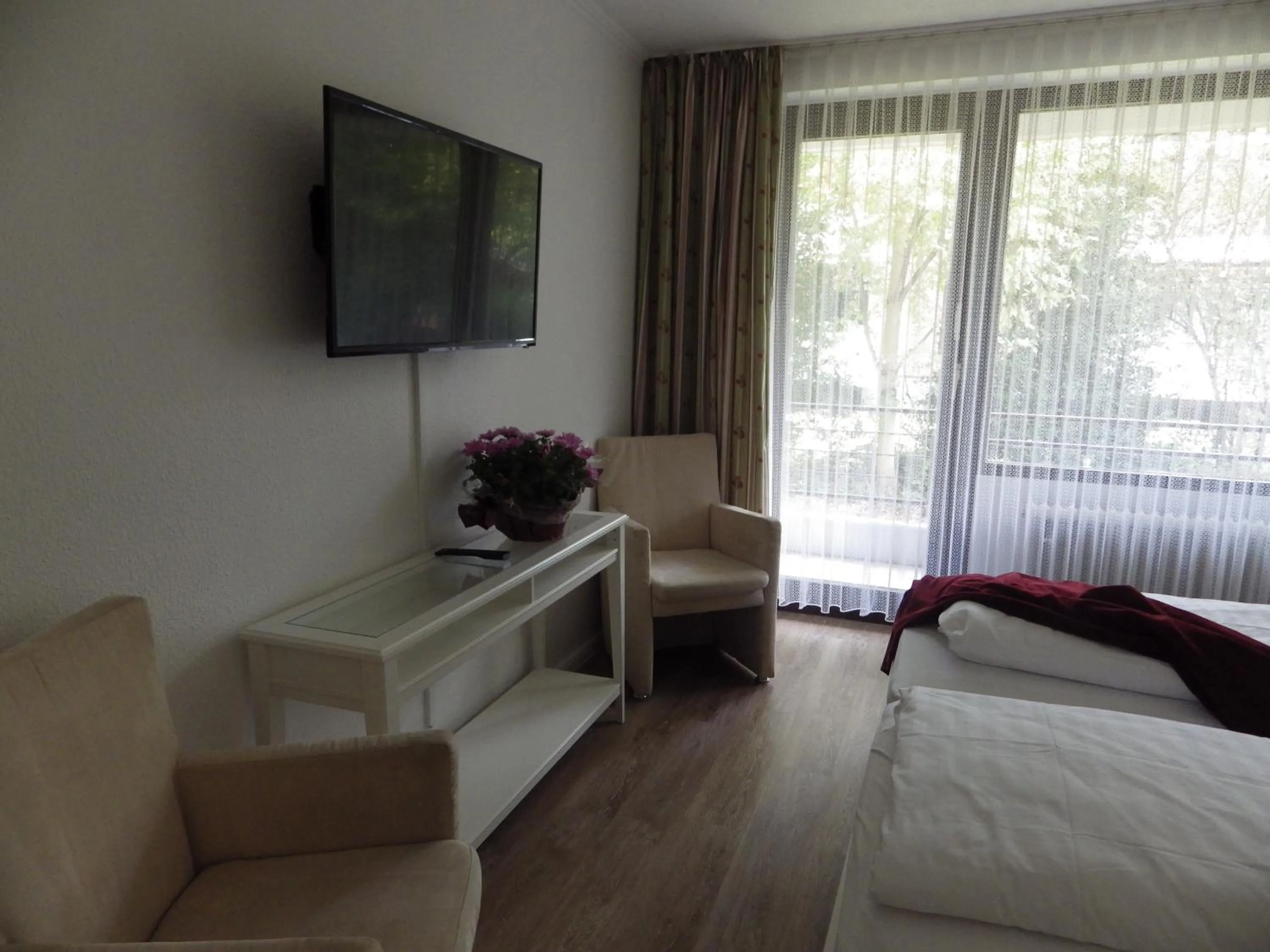 Photo of the whole room, Bed in Pension Haus Heitzig