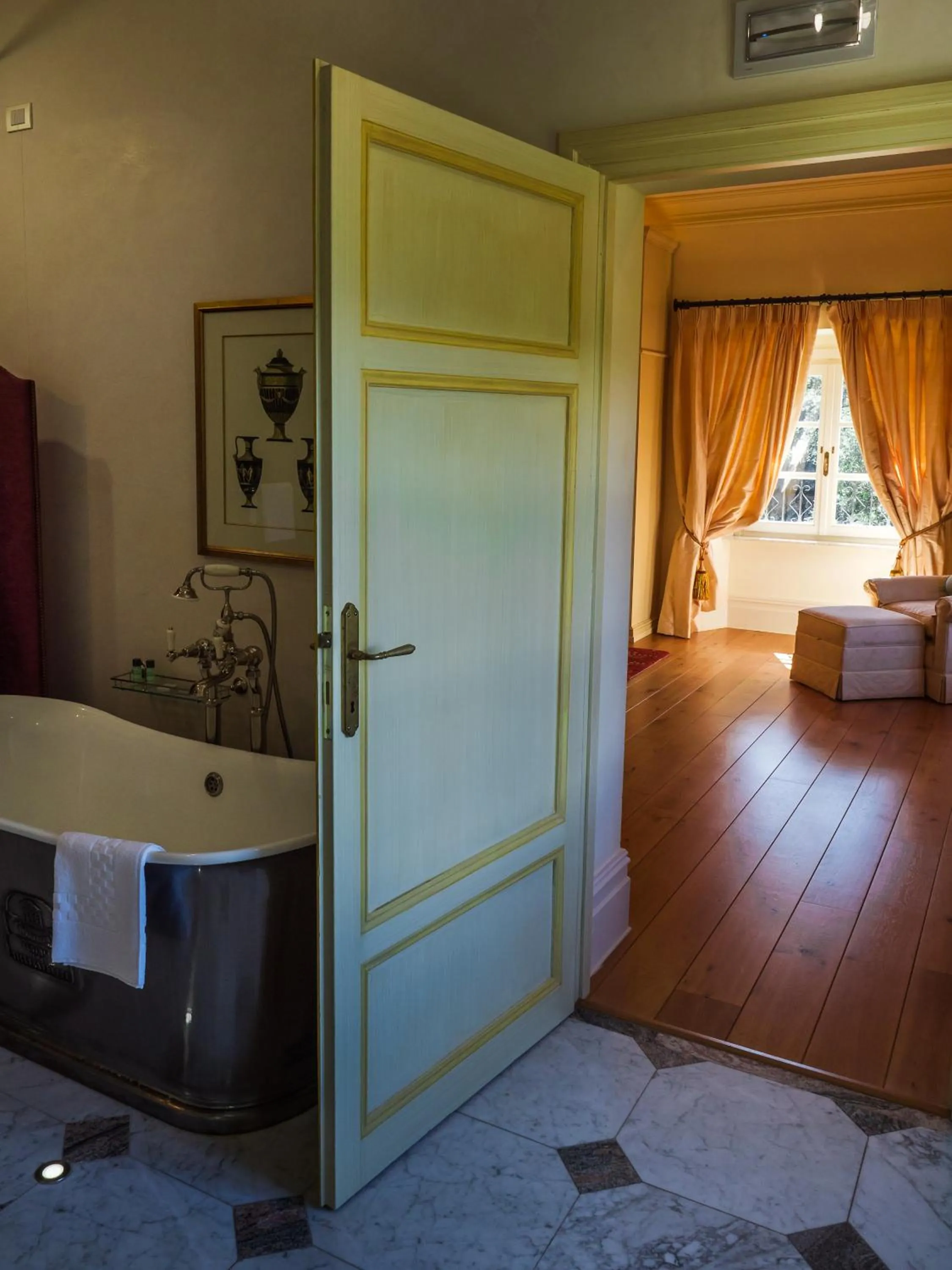 Bathroom, Bed in Hotel Villa Casanova