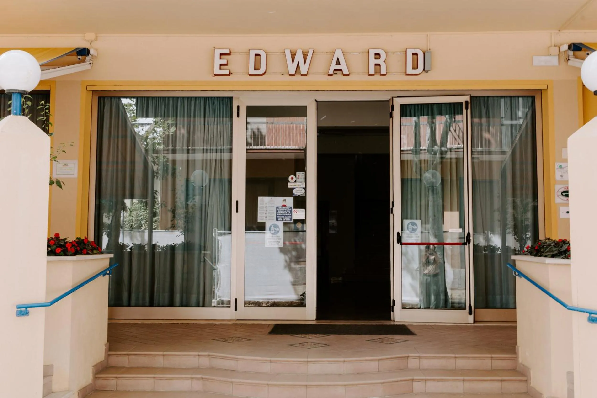 Facade/entrance in Hotel Edward