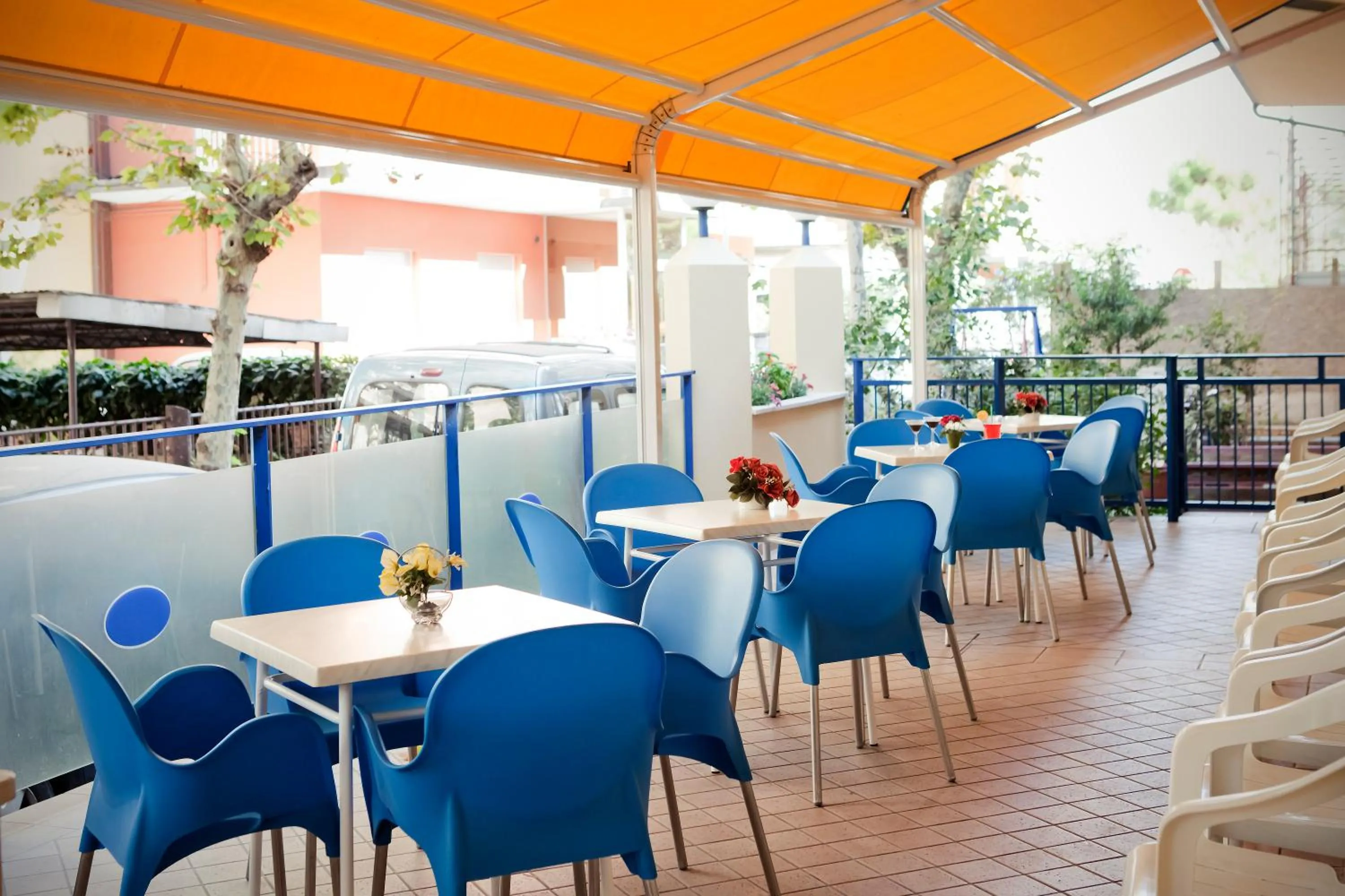 Restaurant/places to eat in Hotel Edward