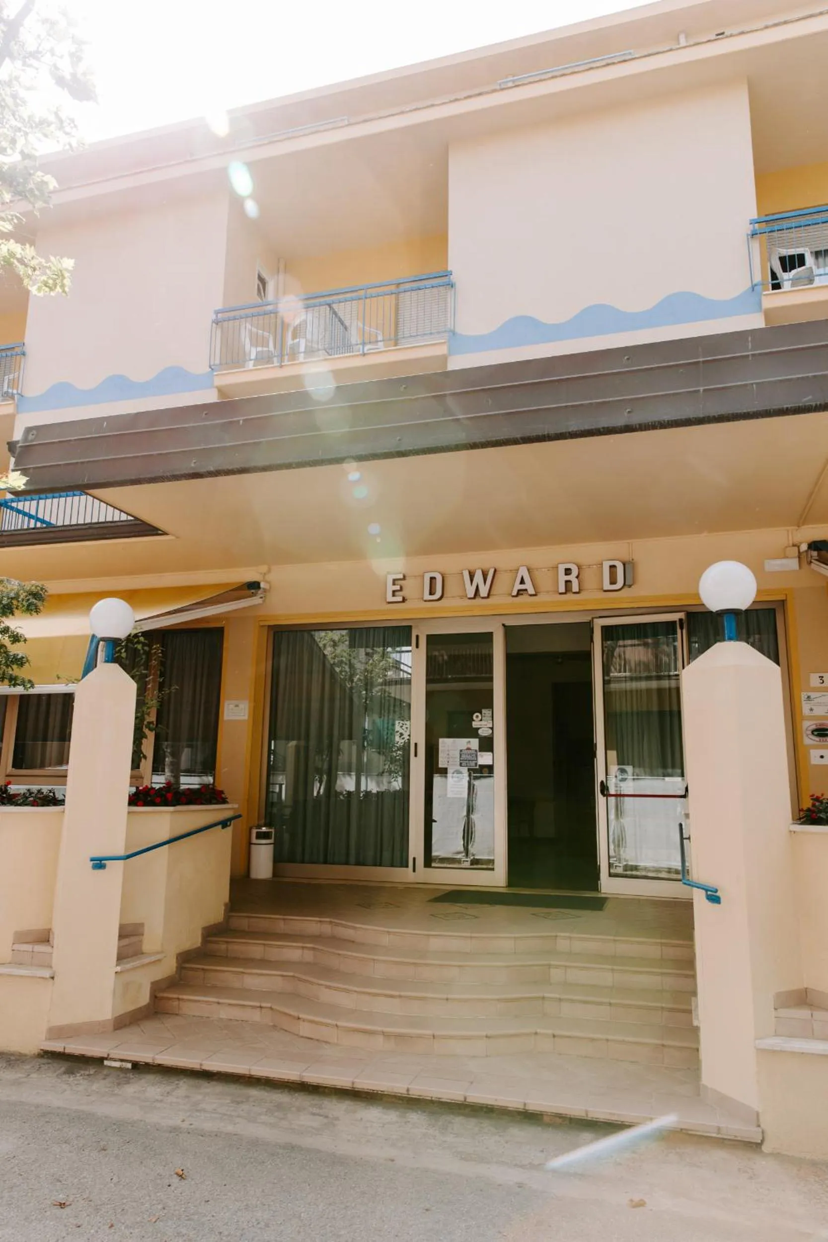 Facade/entrance in Hotel Edward